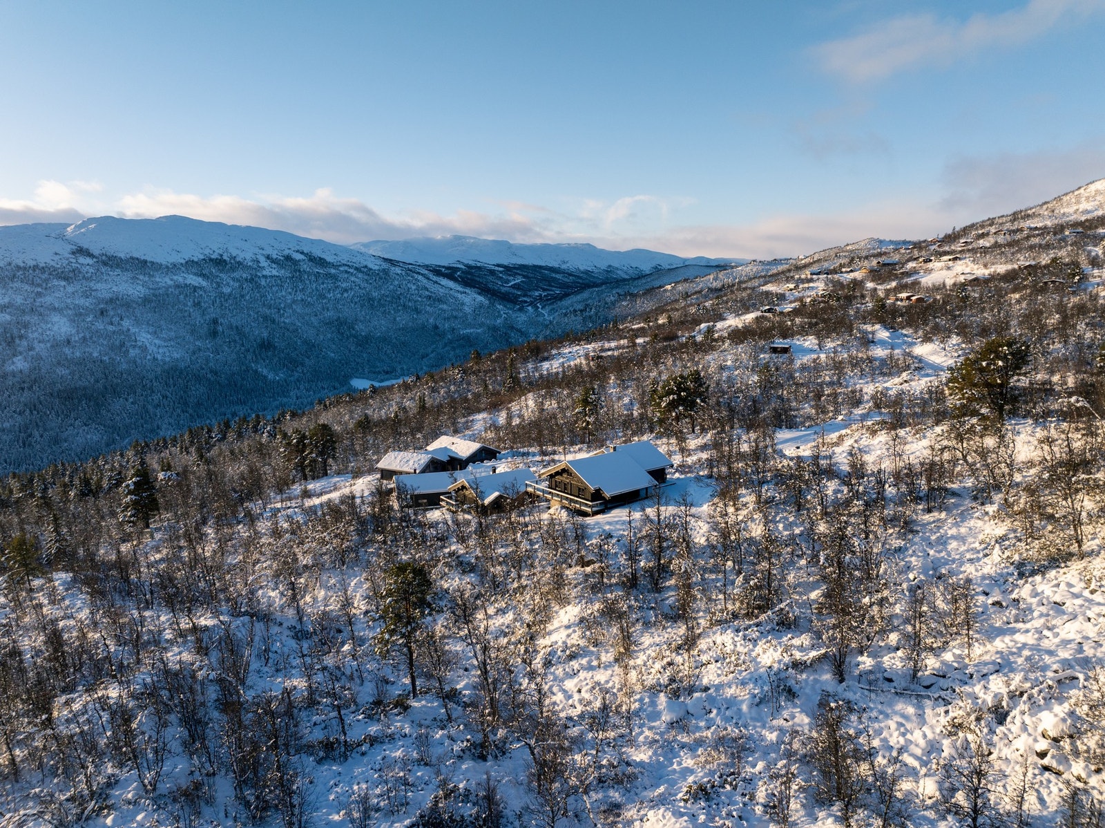 Her får du følelsen av ekte høyfjell, med ro, luft og naturen tett på året rundt Galleribilde