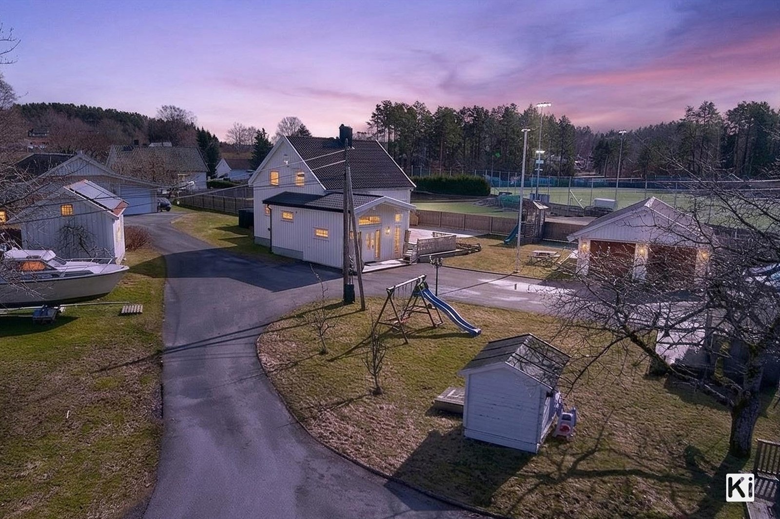 Eiendomsmegler1 ved Halfdan Meling presenterer Roresanden 225 Foto: Boligfoto Agder ved Per Arne Kvamsø Galleribilde