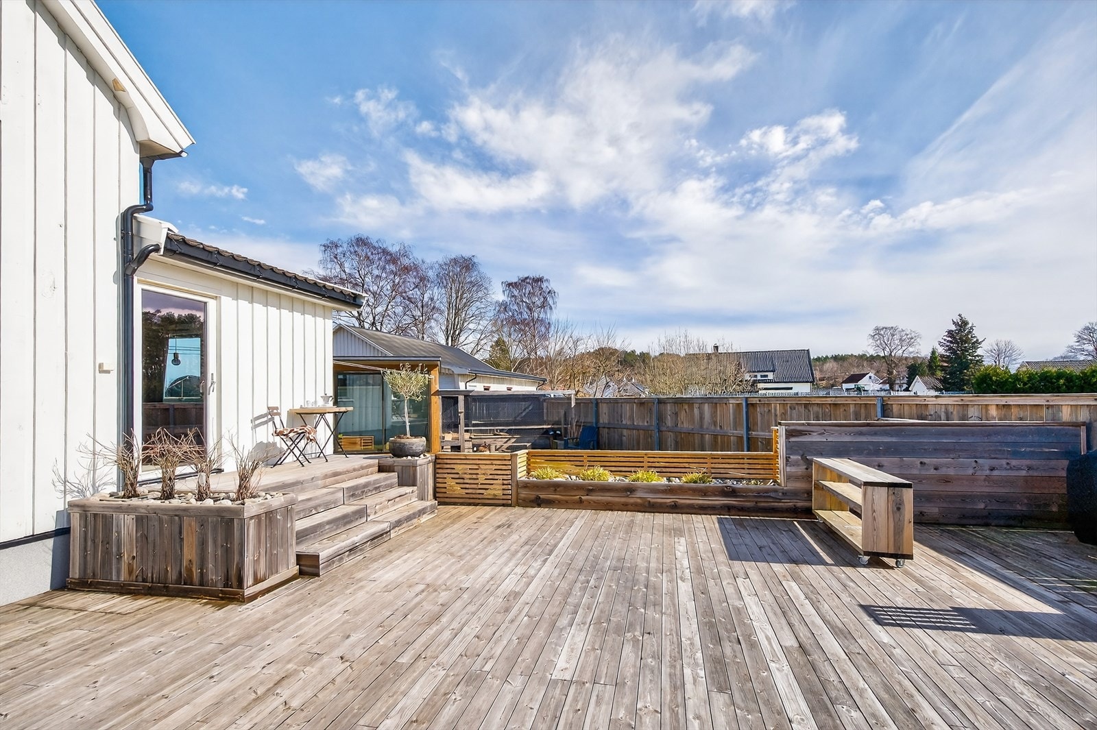 Stor platting ut fra stua Galleribilde