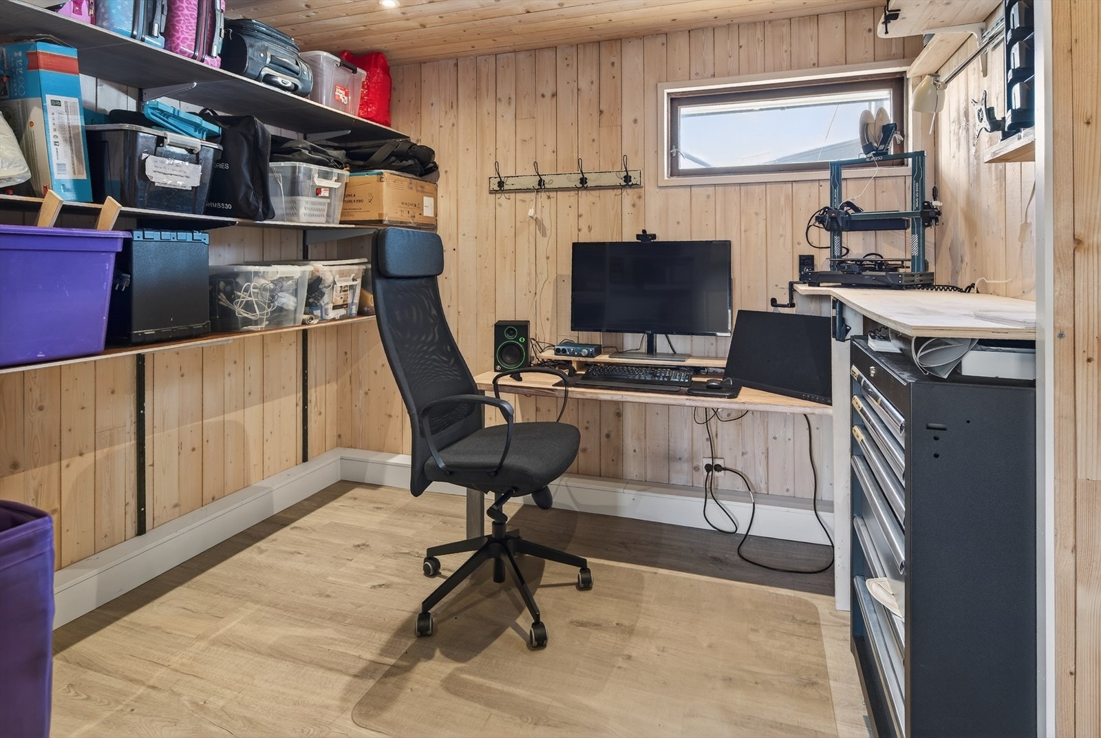 Kontordel i garasjen Galleribilde