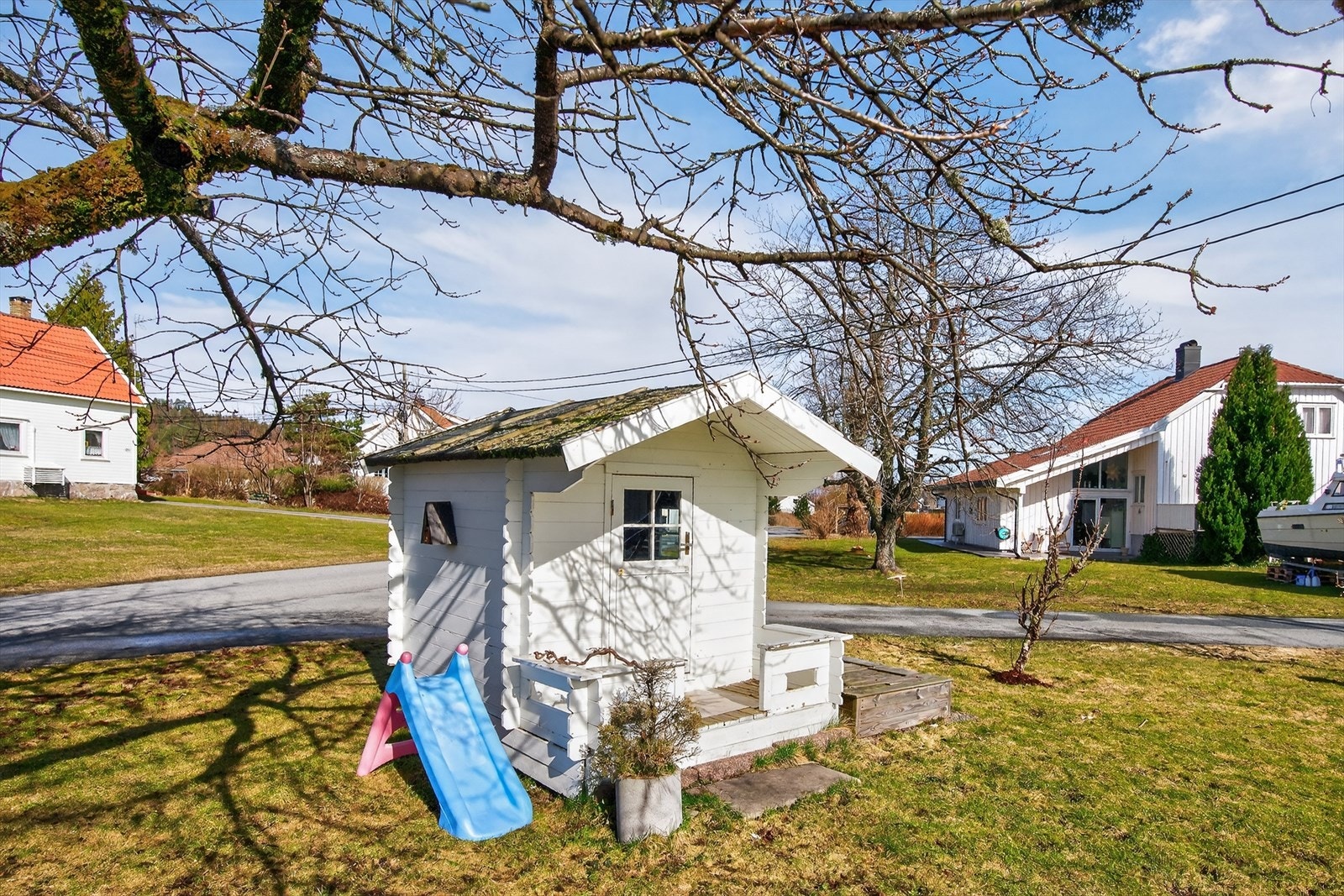 Lekehytte med egen rutsjebane Galleribilde