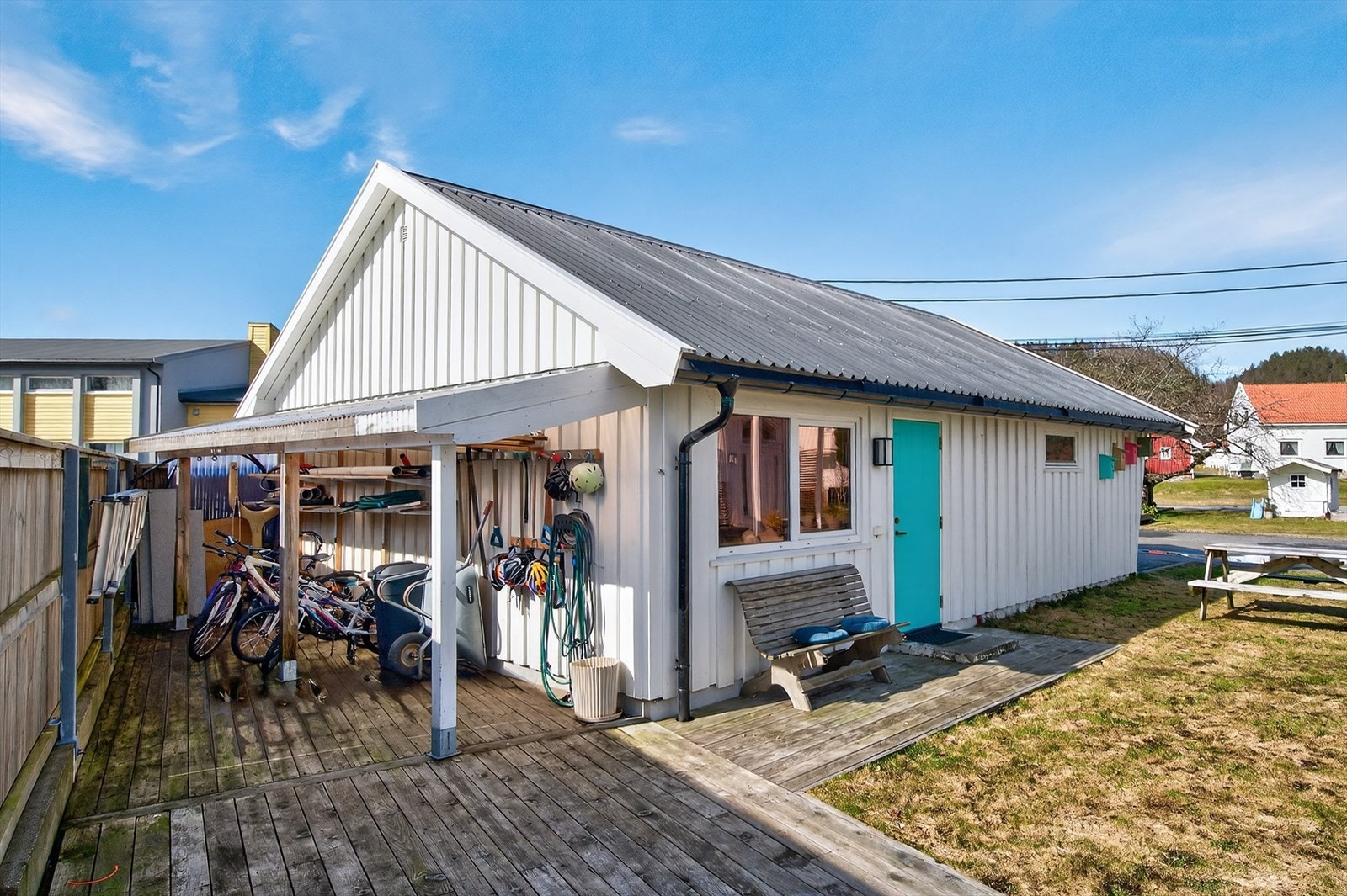 God lagringsplass bak garasjen Galleribilde