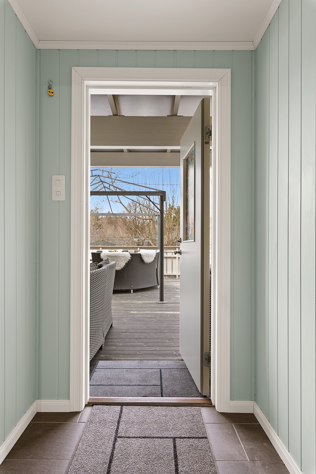 Utgang hvor det er overbygd veranda. Galleribilde