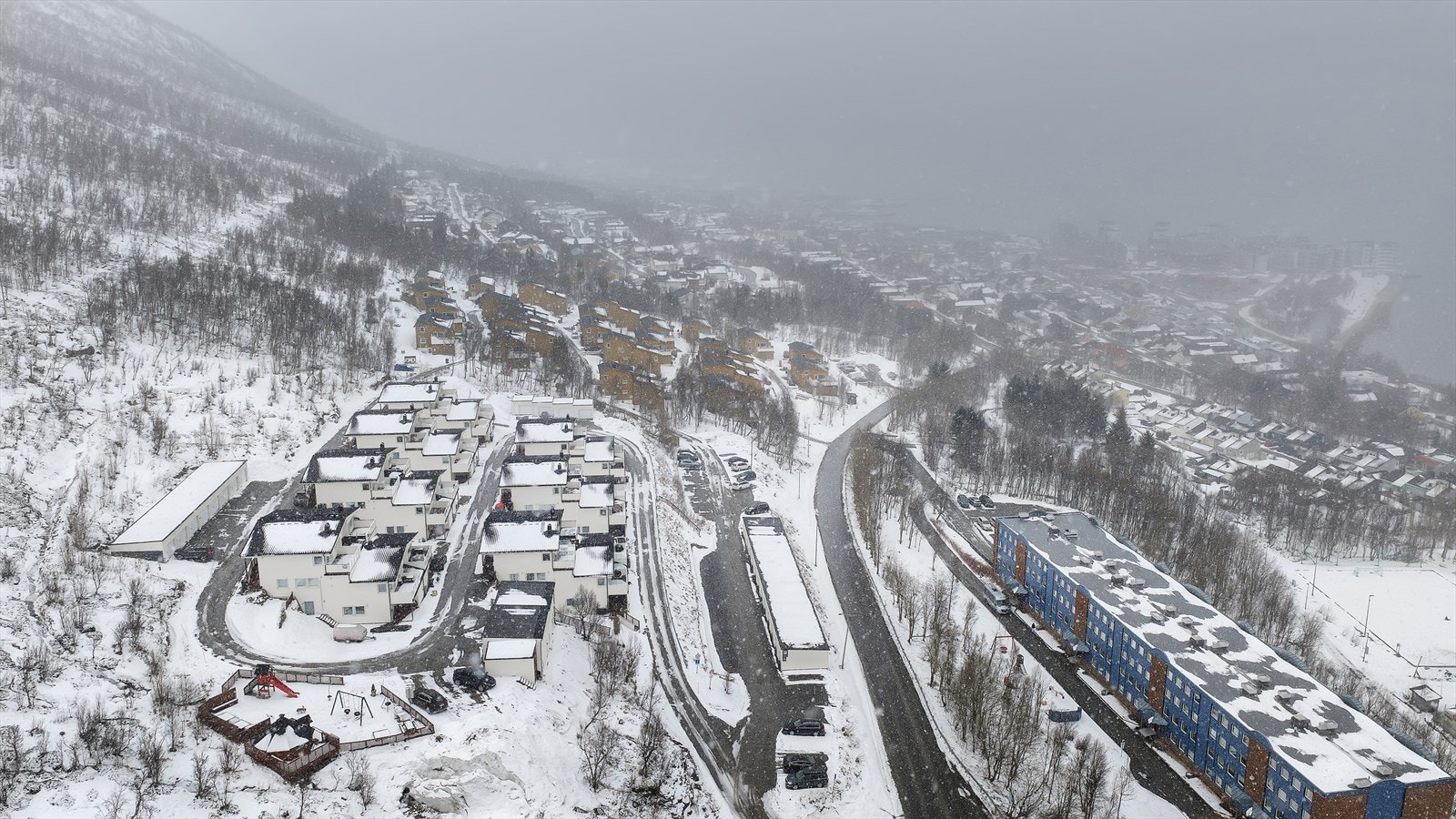 Boligen ligger i et veldig rolig og barnevennlig område, med kort vei til friarealer. Galleribilde