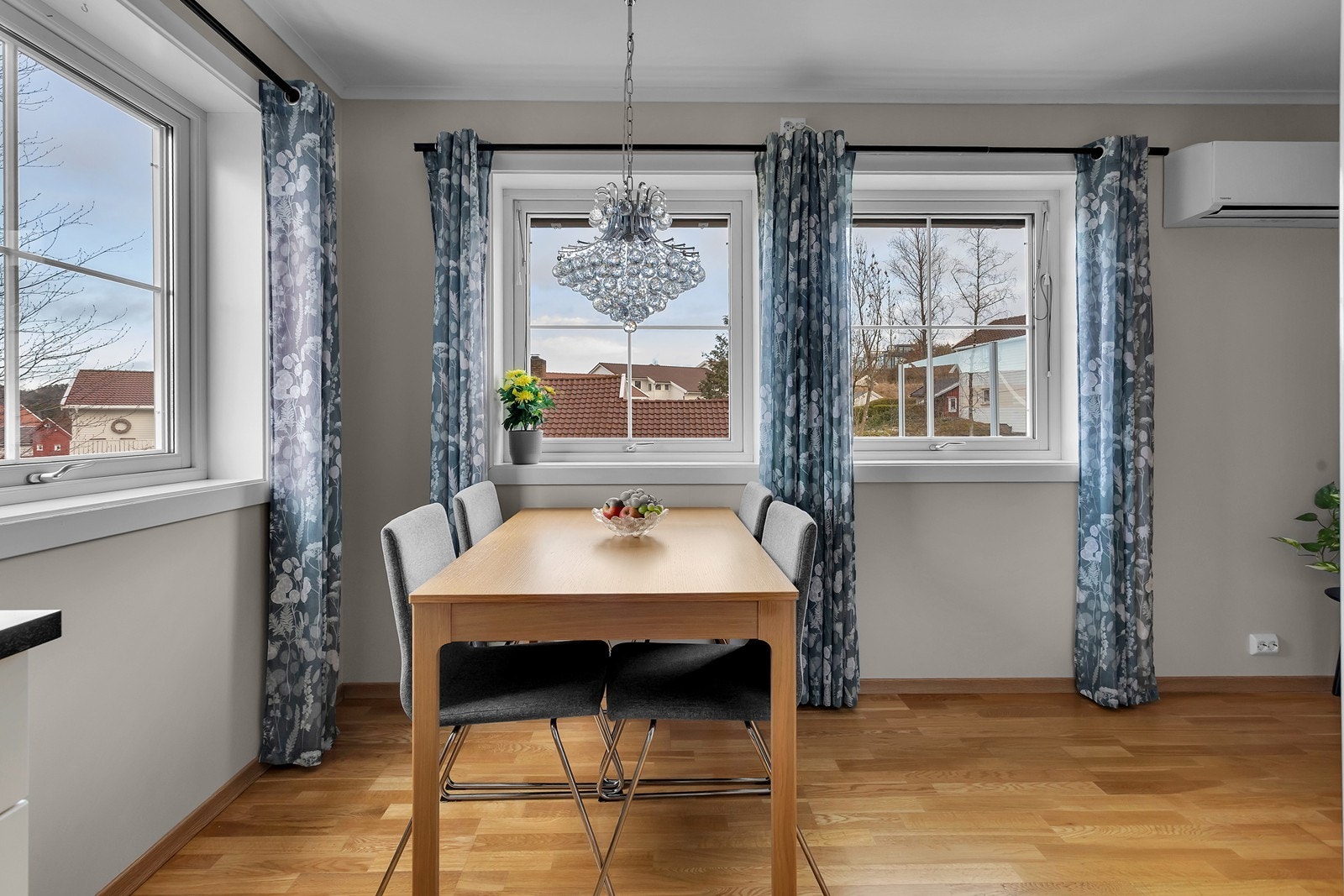Leiligheten er utstyrt med varmepumpe som bidrar til et godt inneklima. Galleribilde