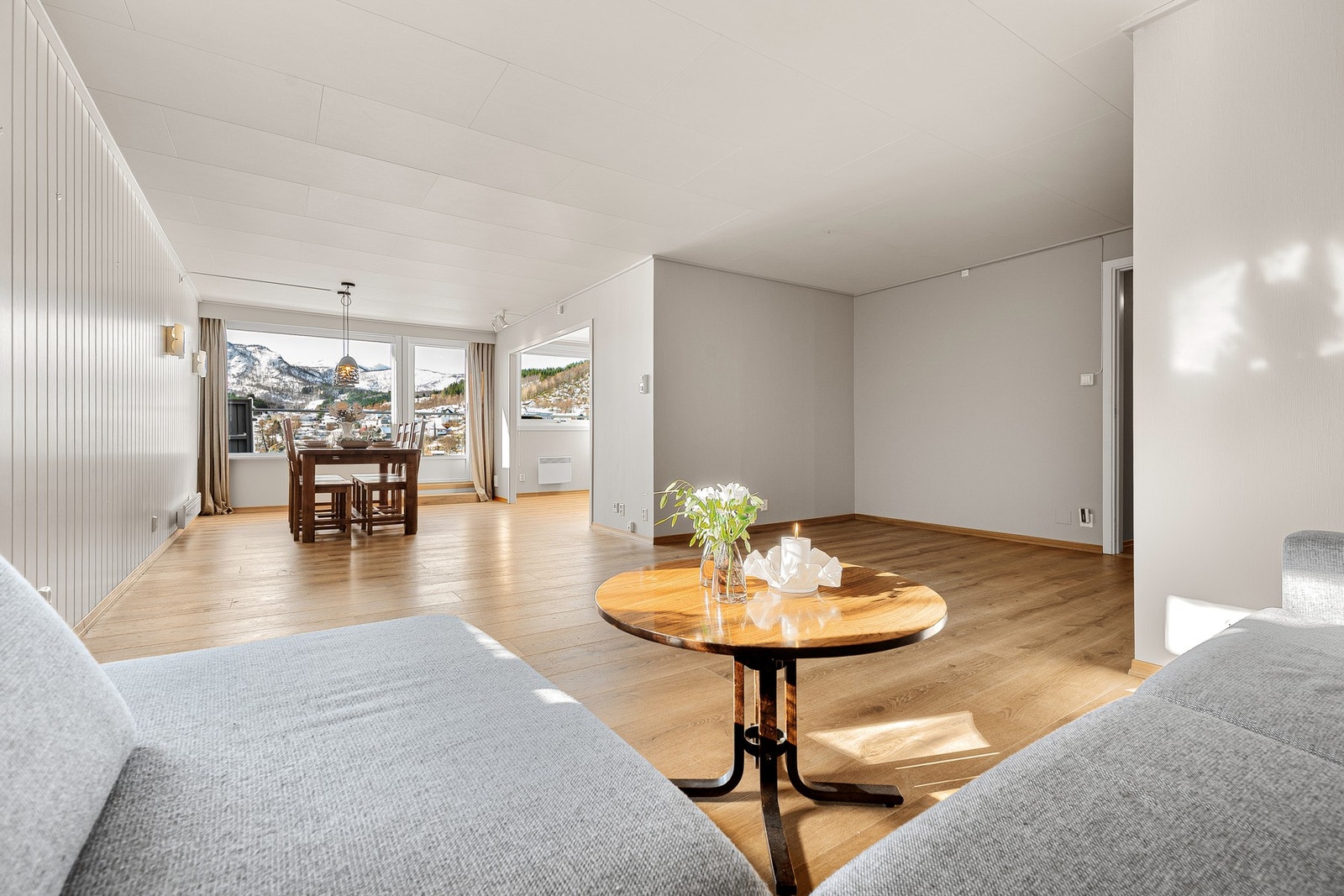 4-roms leilighet i Terrassen Borettslag i Kanebogen, med romslig planløsning og fin plassering Galleribilde