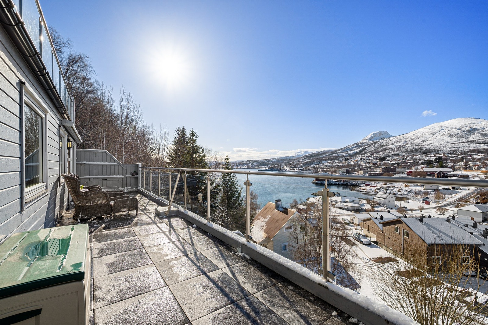 Sørvestvendt med fine sol- og utsiktsforhold Galleribilde