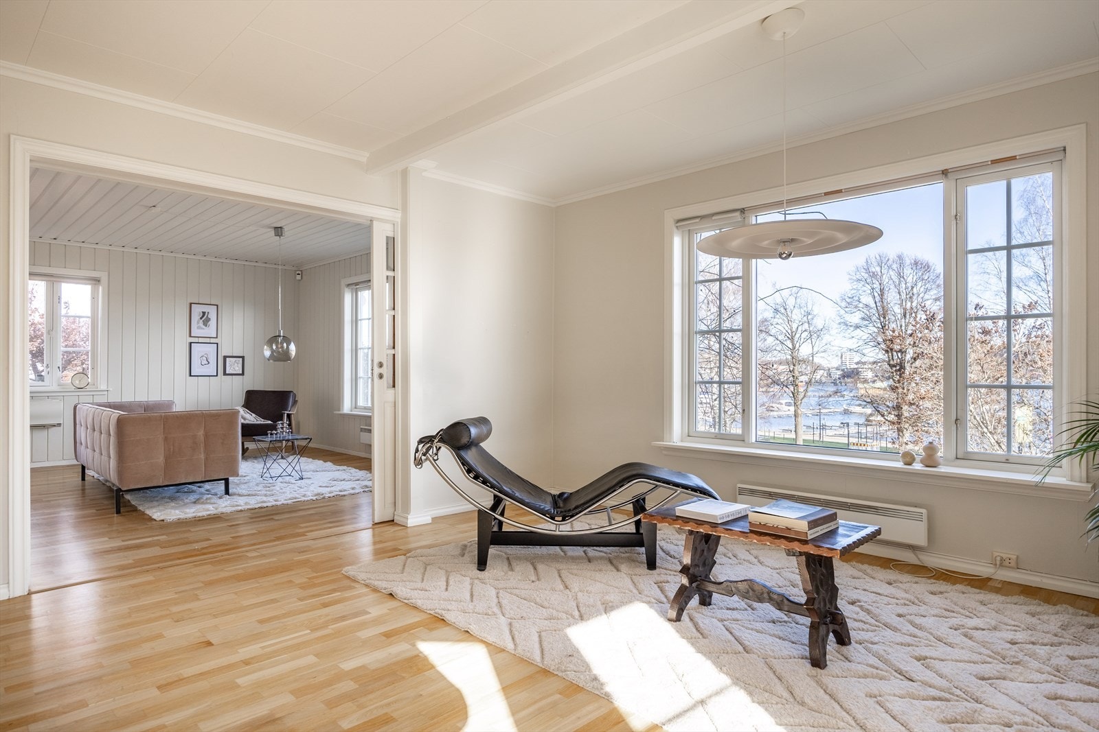Tenk å sitte her å se utover vannet! Galleribilde