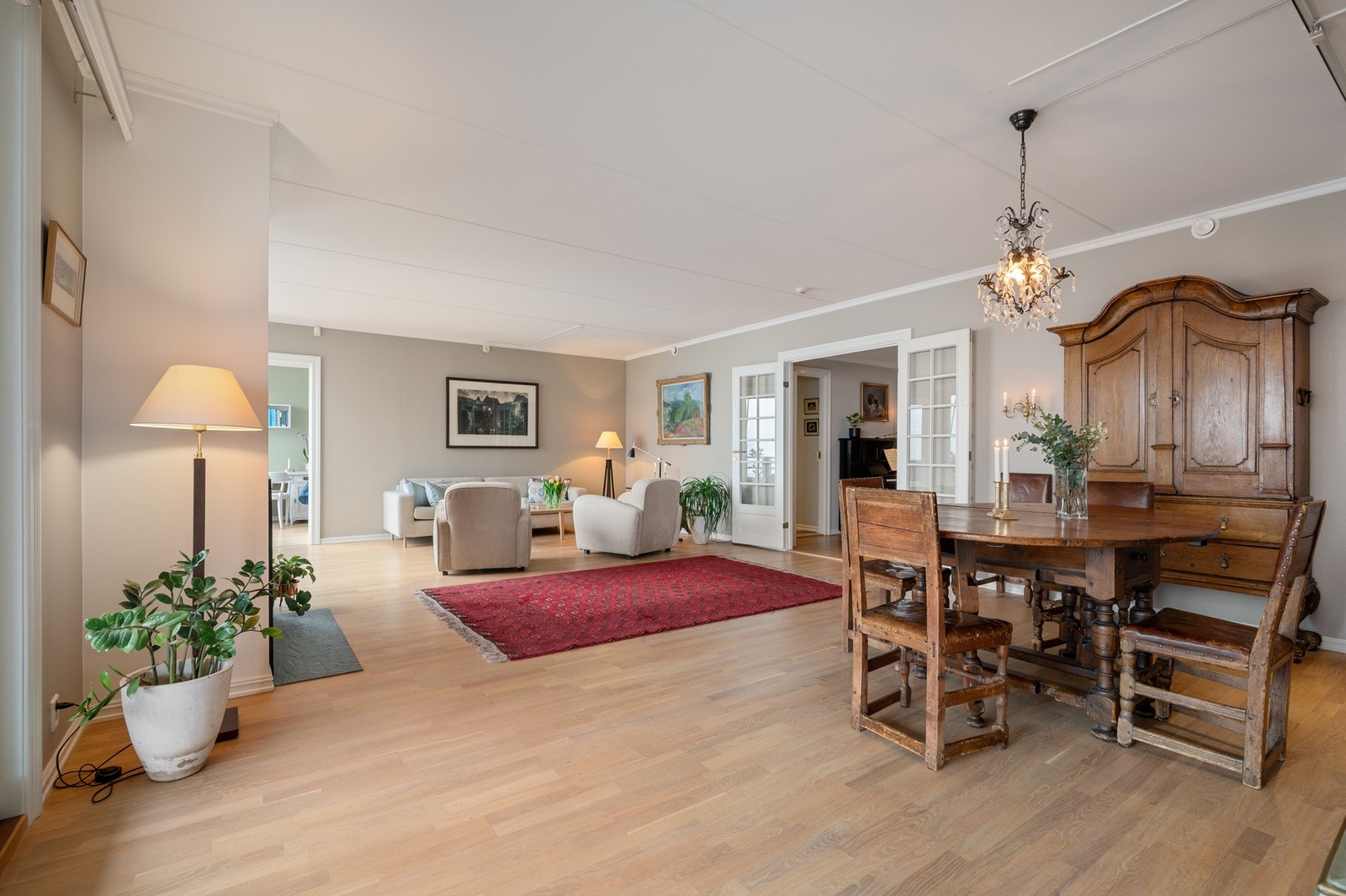 God plass til både loungegruppe og spisebord. Galleribilde