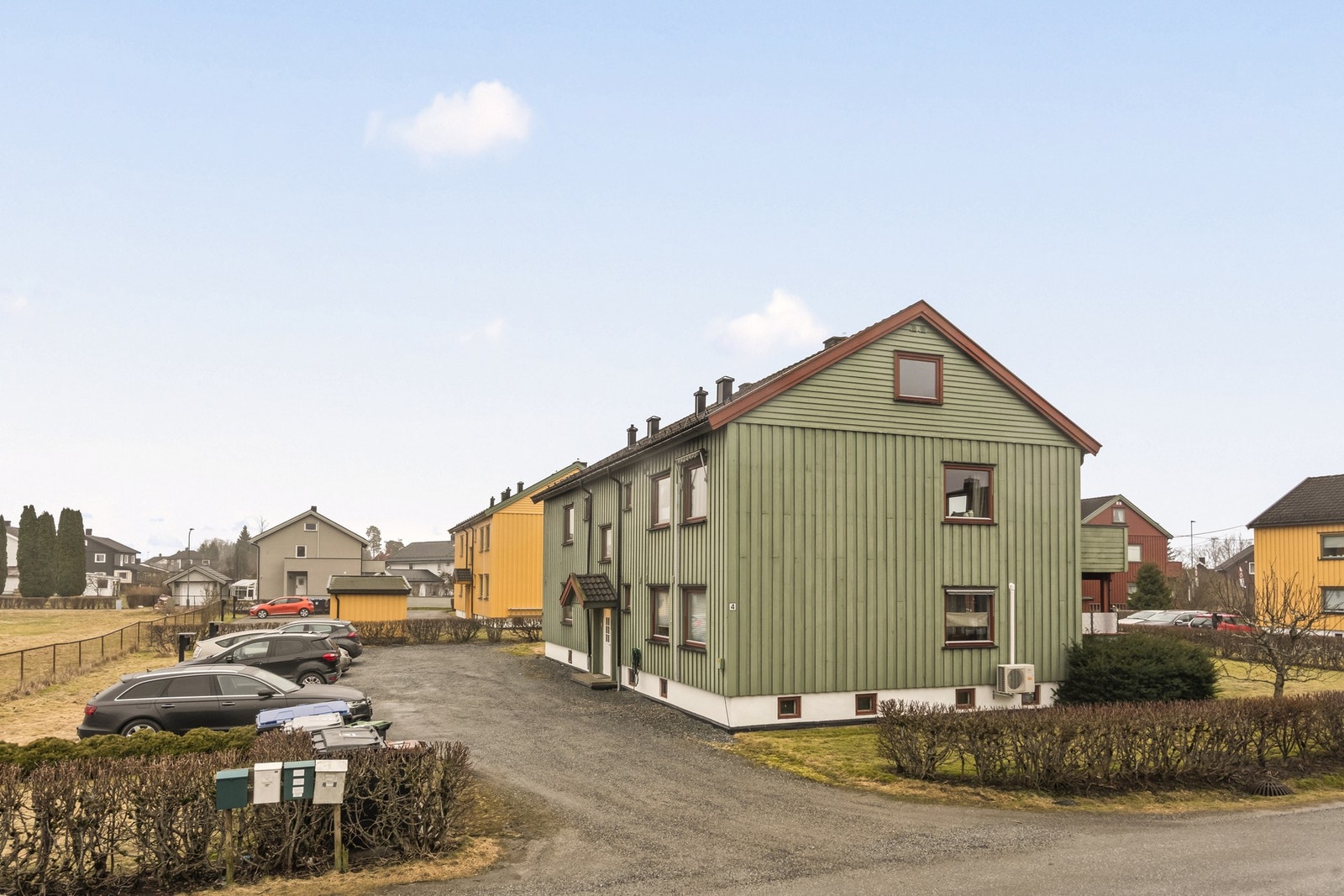 Parkeringsplasser på utsiden av bygget Galleribilde