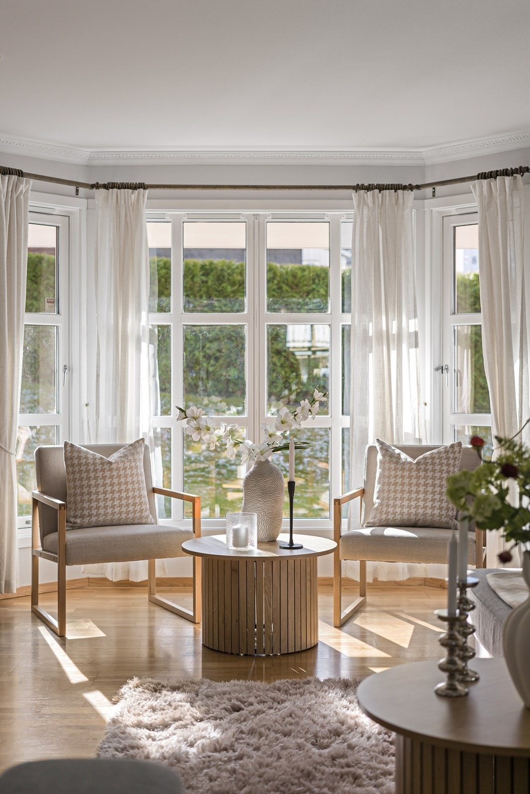 Fra stuen er det direkte utgang til en romslig terrasse. Galleribilde
