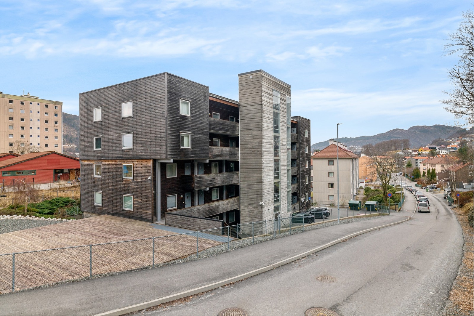 - Sameiet har parkeringsplasser utendørs - Galleribilde