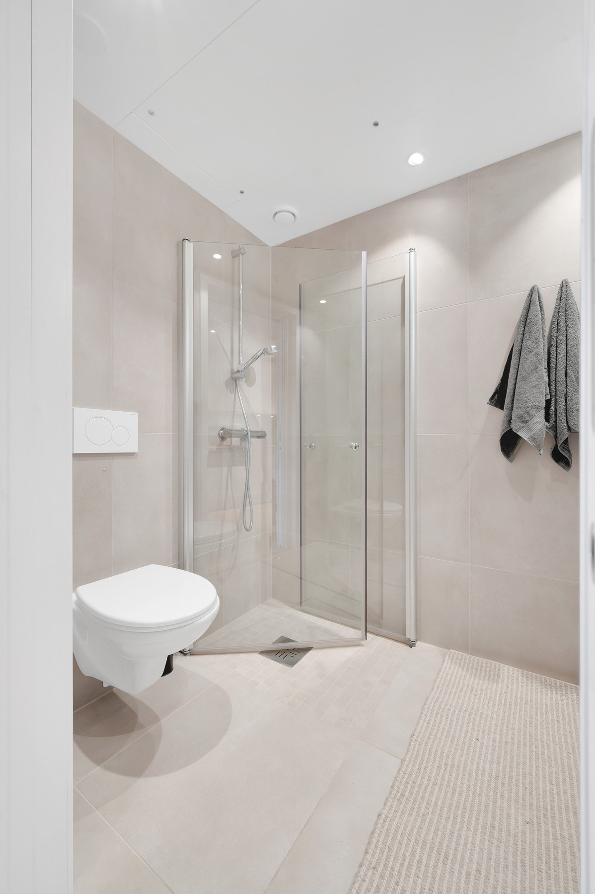 Dimbare downlights i tak. Galleribilde