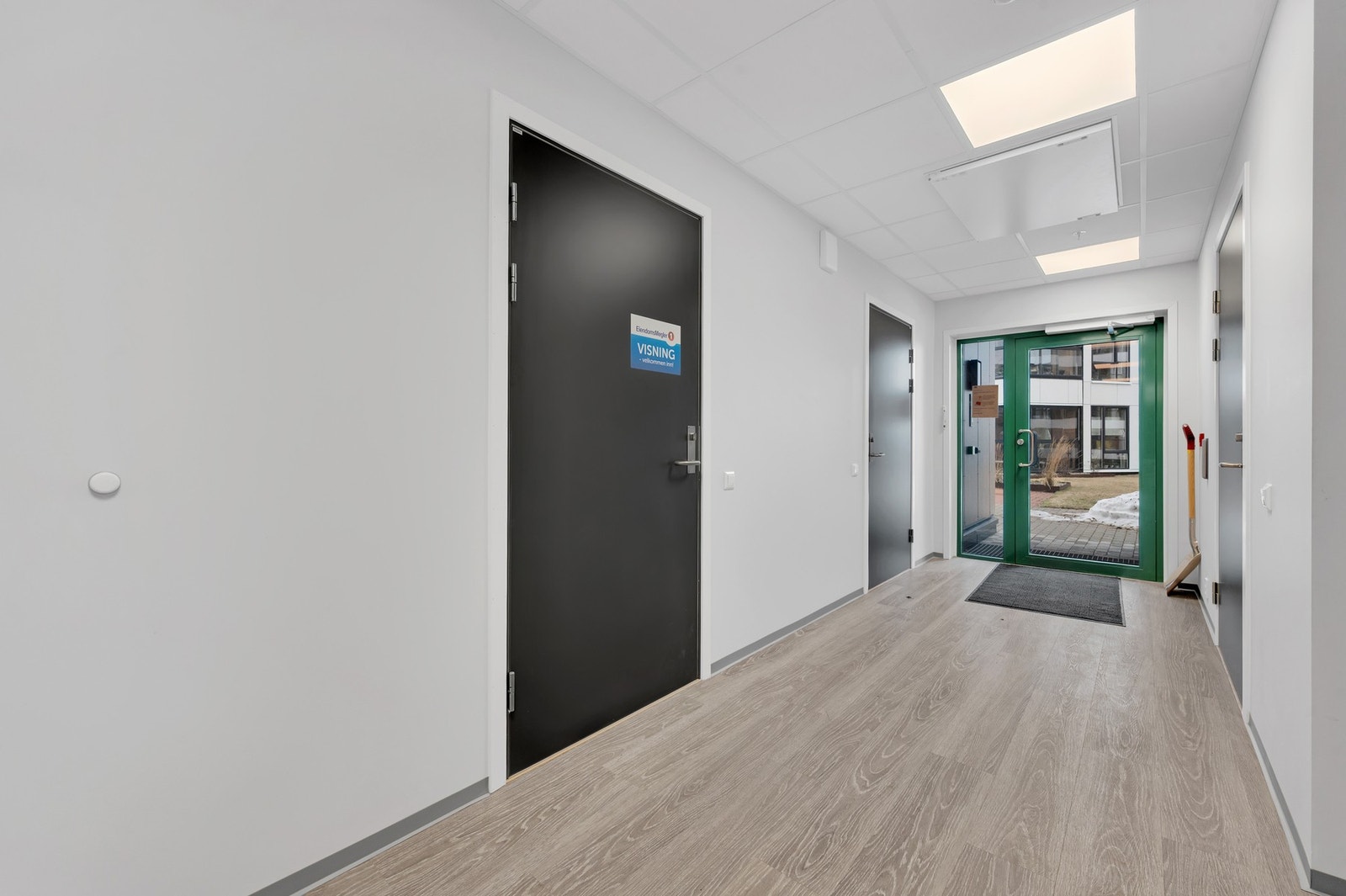 Inngangsparti, det er også direkte utgang til hagen fra samme plan. Galleribilde