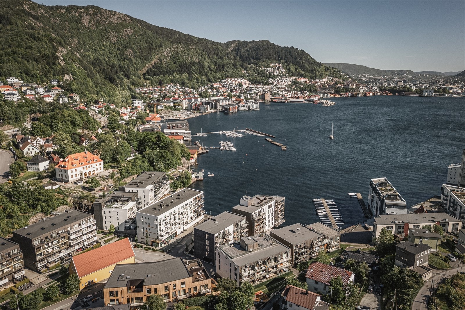 - Til Bergen storsenter er det kun en 6 minutters kjøretur fra leiligheten - Galleribilde