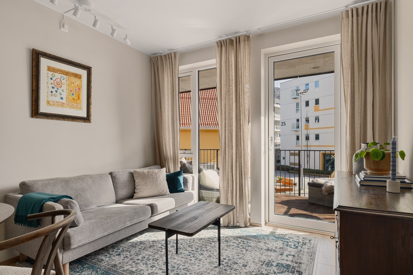 - Det er mulighet for å kjøpe selgers garasjeplass i tillegg for kr. 500 000,- eller bud - Galleribilde