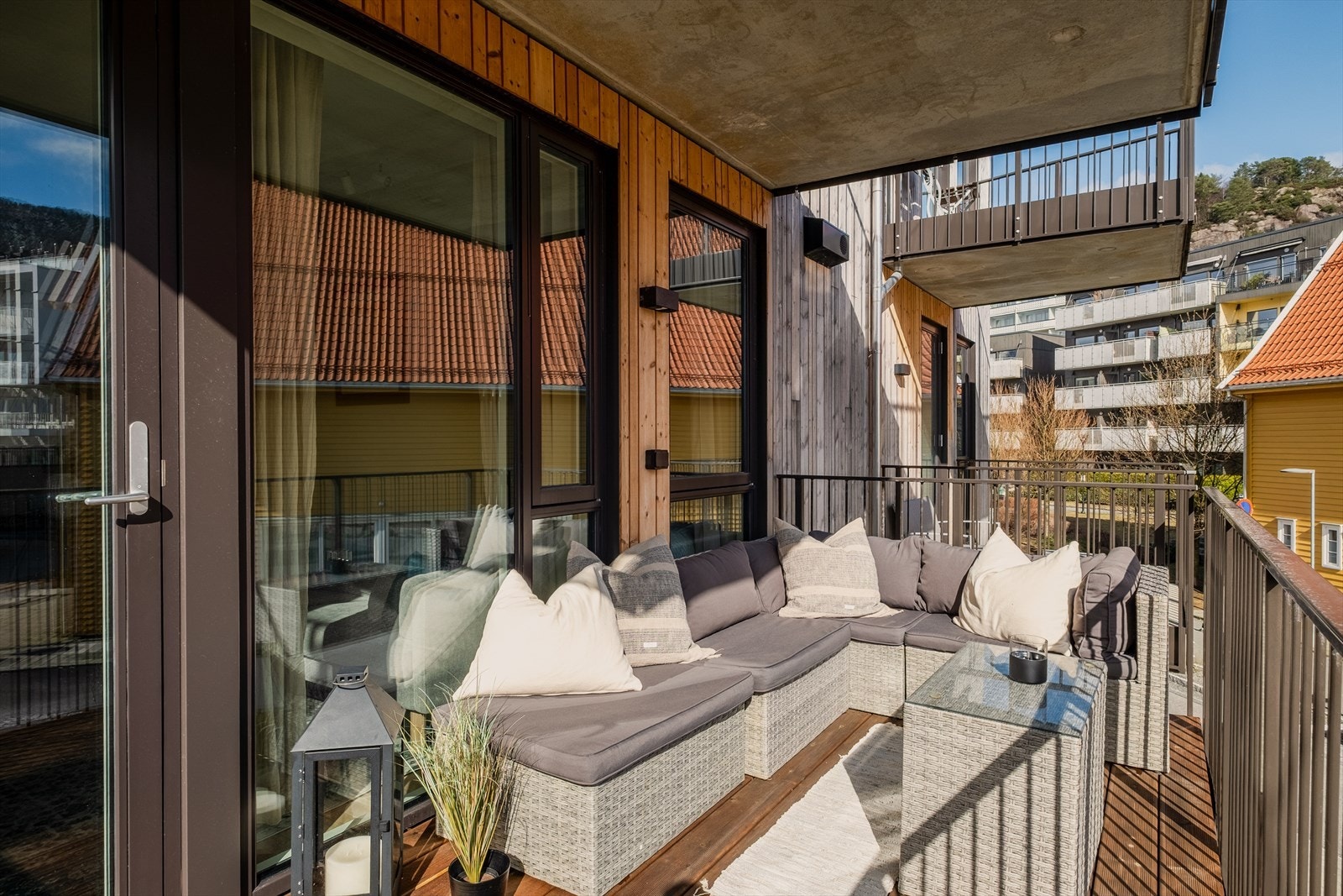 - Få alt du måtte ønske; sjøutsikt, gode solforhold fra privat balkong på 9,2 m² + felles terrasse, heisadkomst til leilighet og mulighet for å kjøpe garasjeplass - Galleribilde