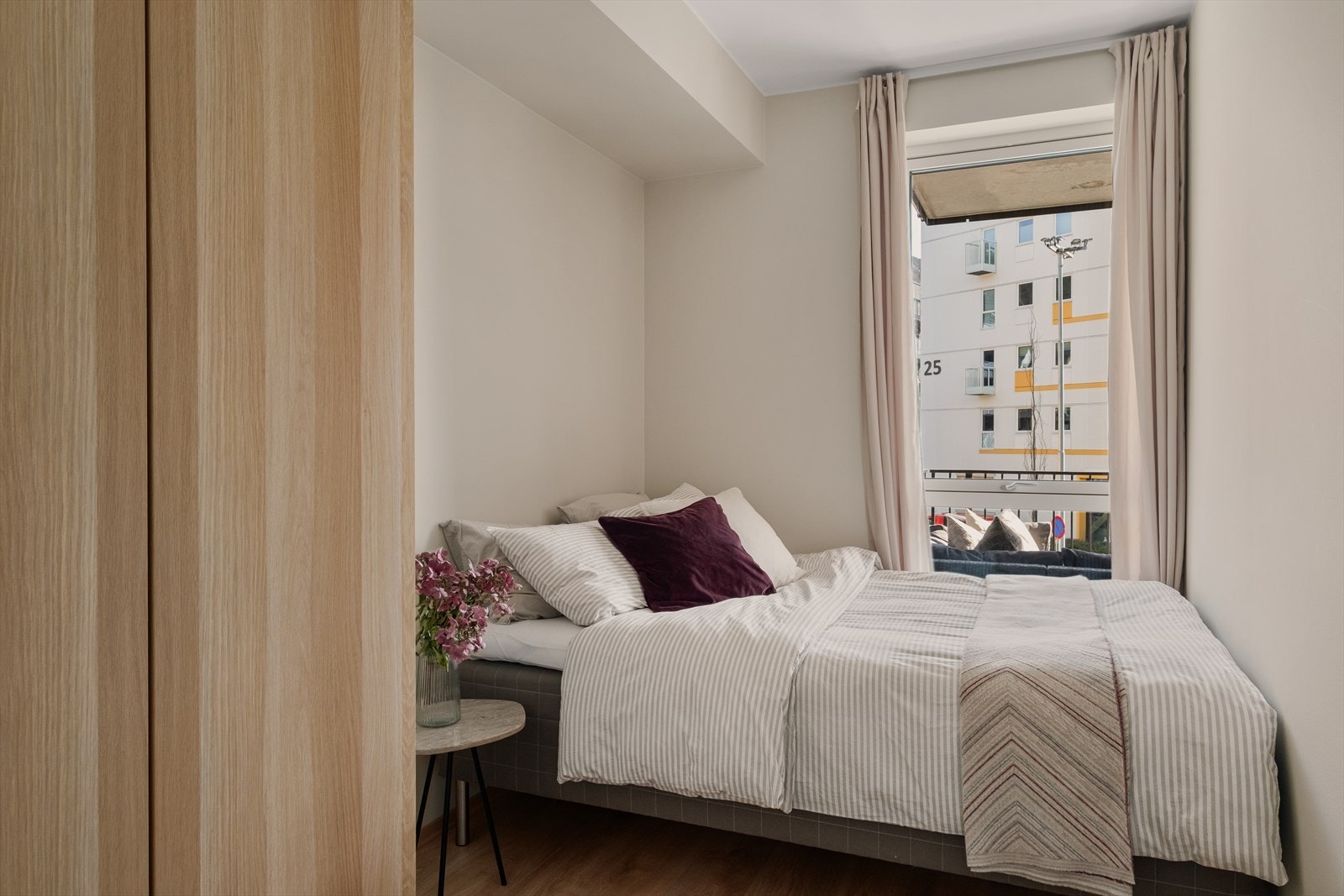 - Soverom 2 er også av god størrelse og passer fint som barne- eller gjesterom - Galleribilde