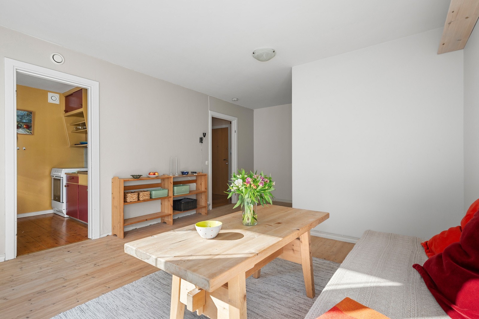 Stuen har plass til en sittegruppe Galleribilde