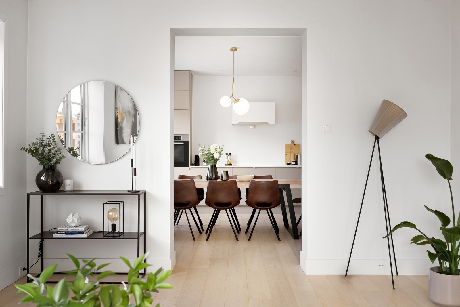 Åpen vei til kjøkken for ekstra lysinnslipp. Galleribilde