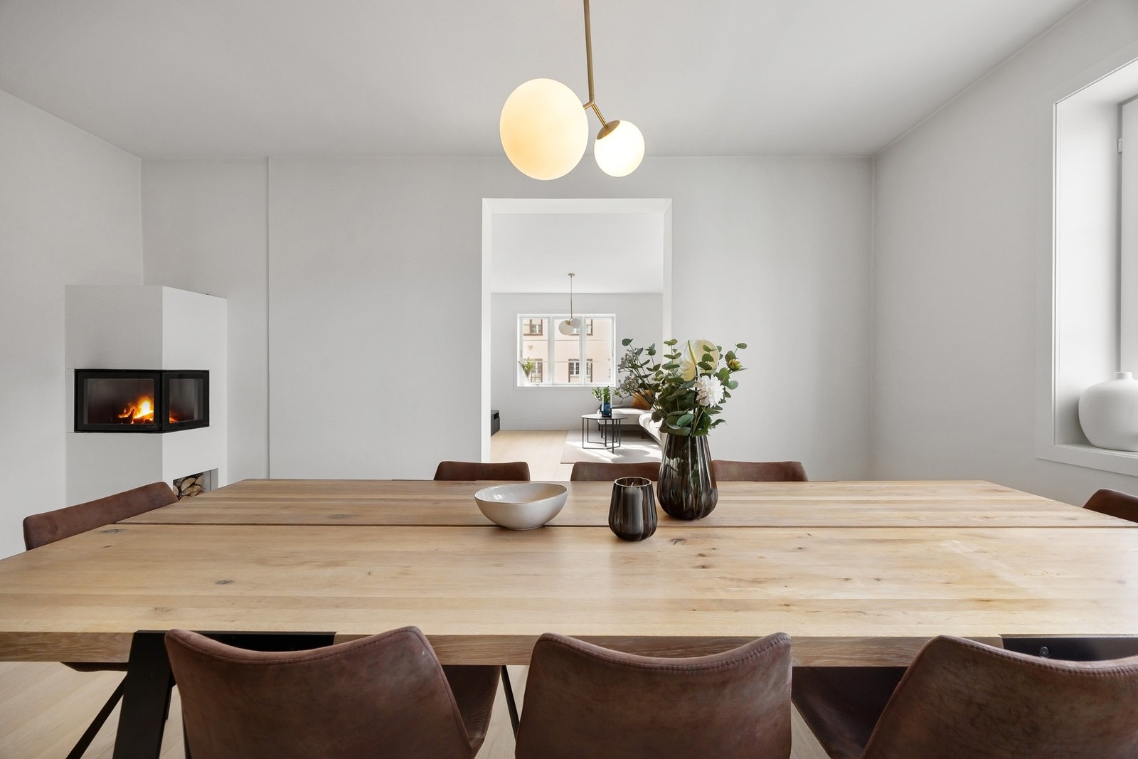 Videre er kjøkkenet utstyrt med kullfilterventilator, waterguard og komfyrvakt. Galleribilde