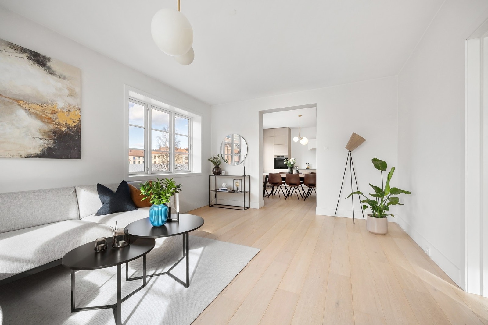 Her er det god plass til både sofagruppe og en hyggelig lesekrok. Galleribilde