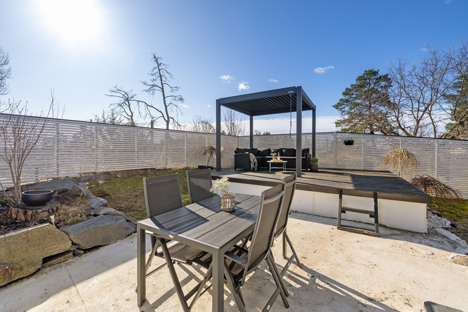 Stor hage og uteplass! Galleribilde