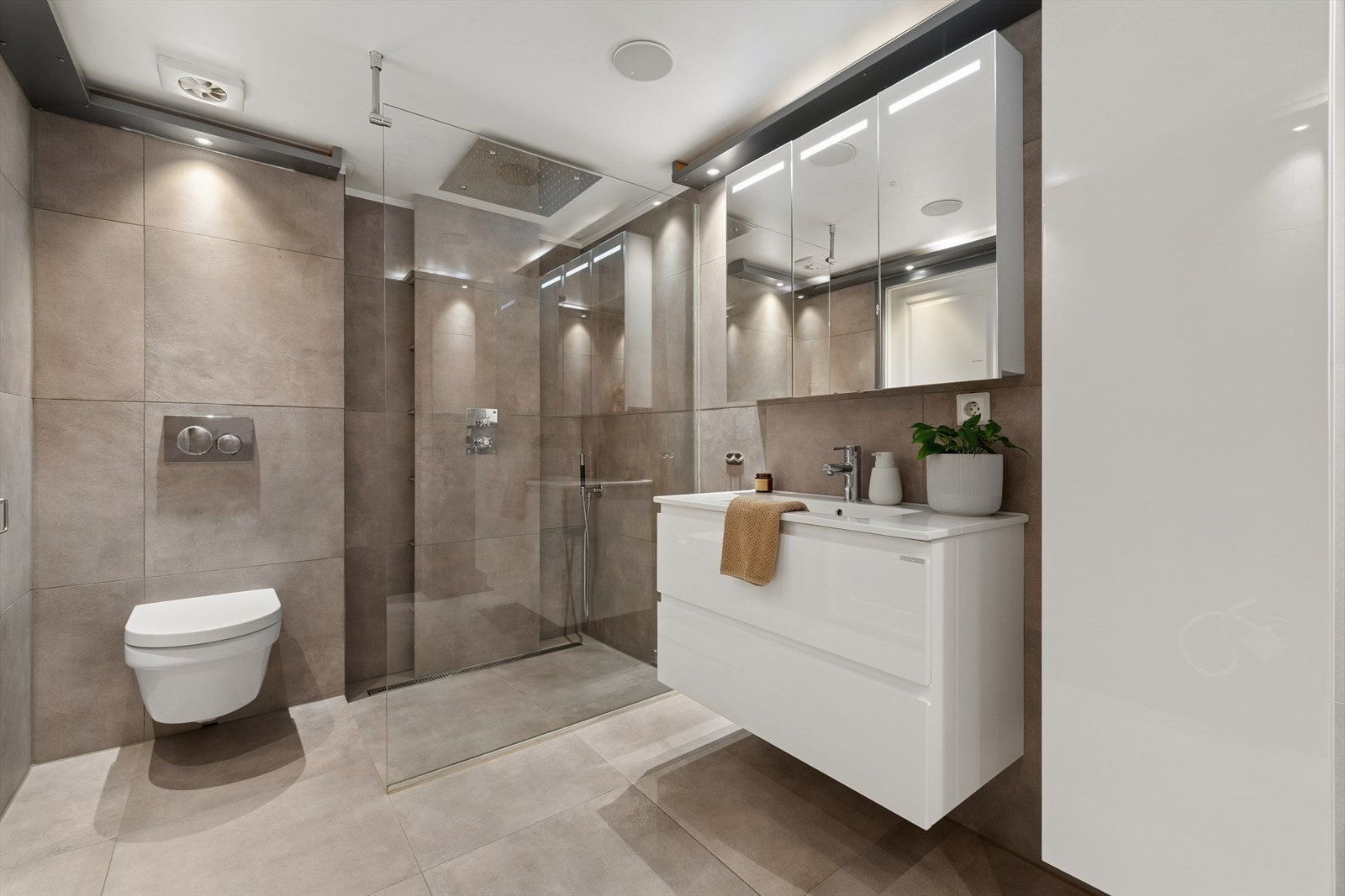 Badet finner vi i 2. etasje og var nytt i 2018. Galleribilde