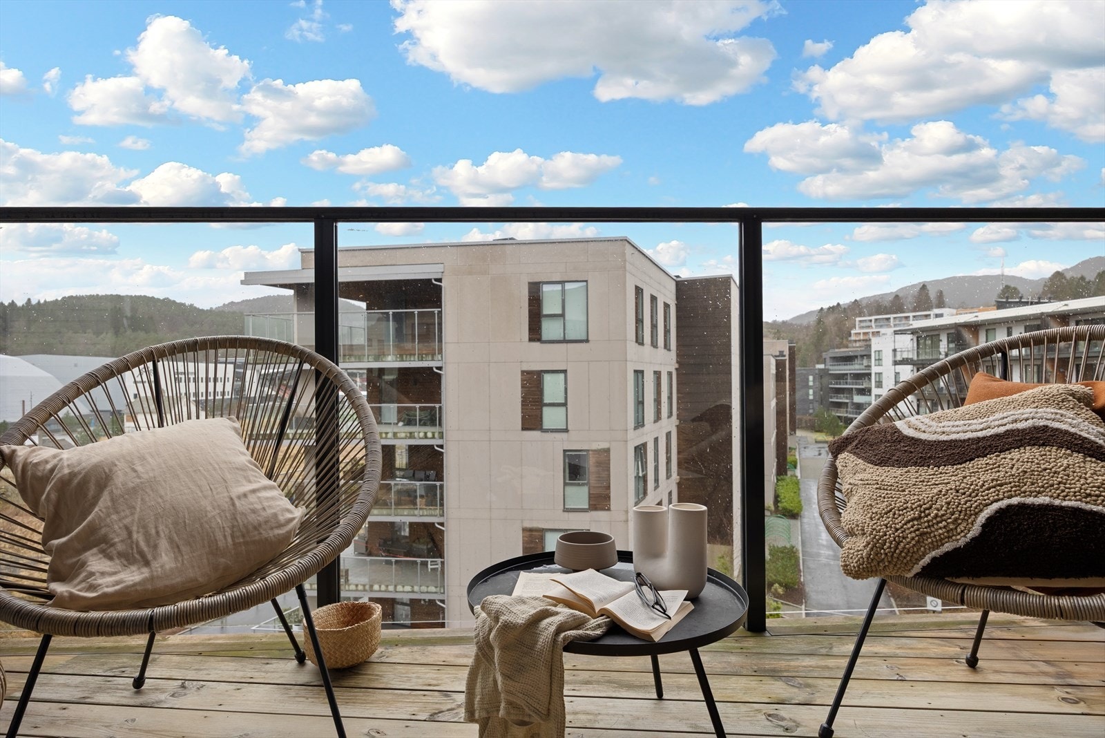 Leiligheten har en fin utsikt. Galleribilde