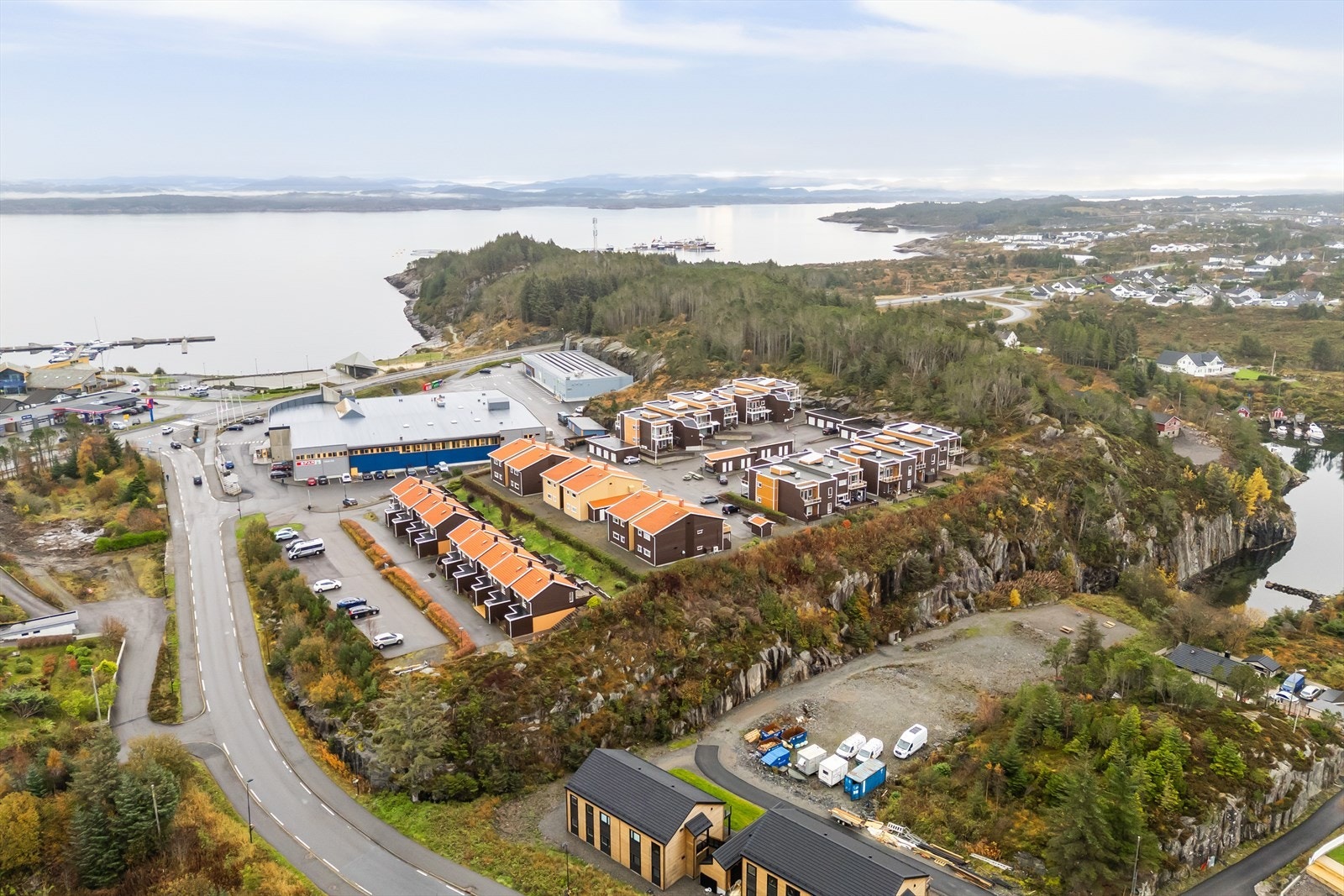 Fra leiligheten er gangavstand til både skoler og barnehager, samt flott natur i umiddelbar nærhet. Galleribilde