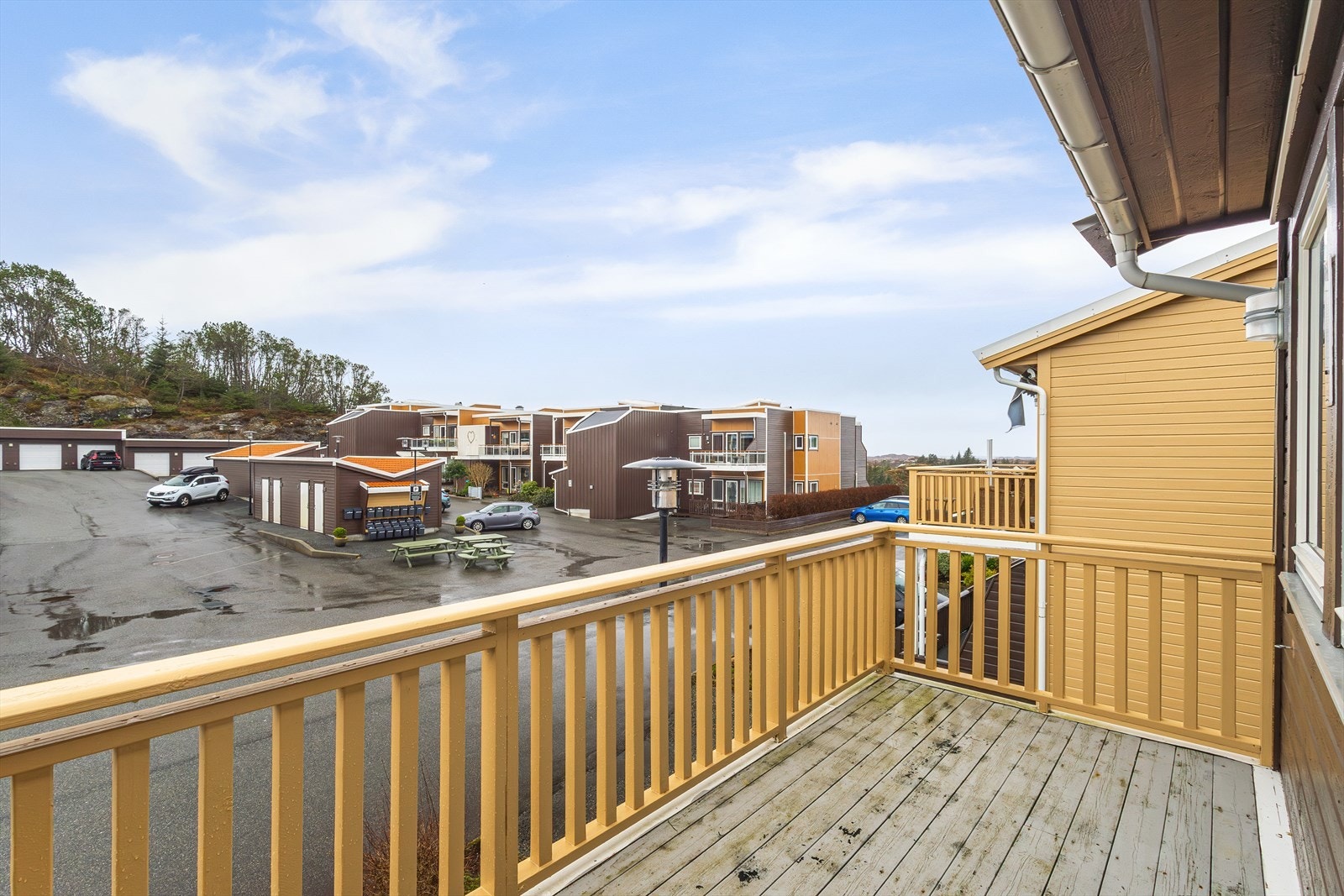 Lys og romslig leilighet med balkong Galleribilde