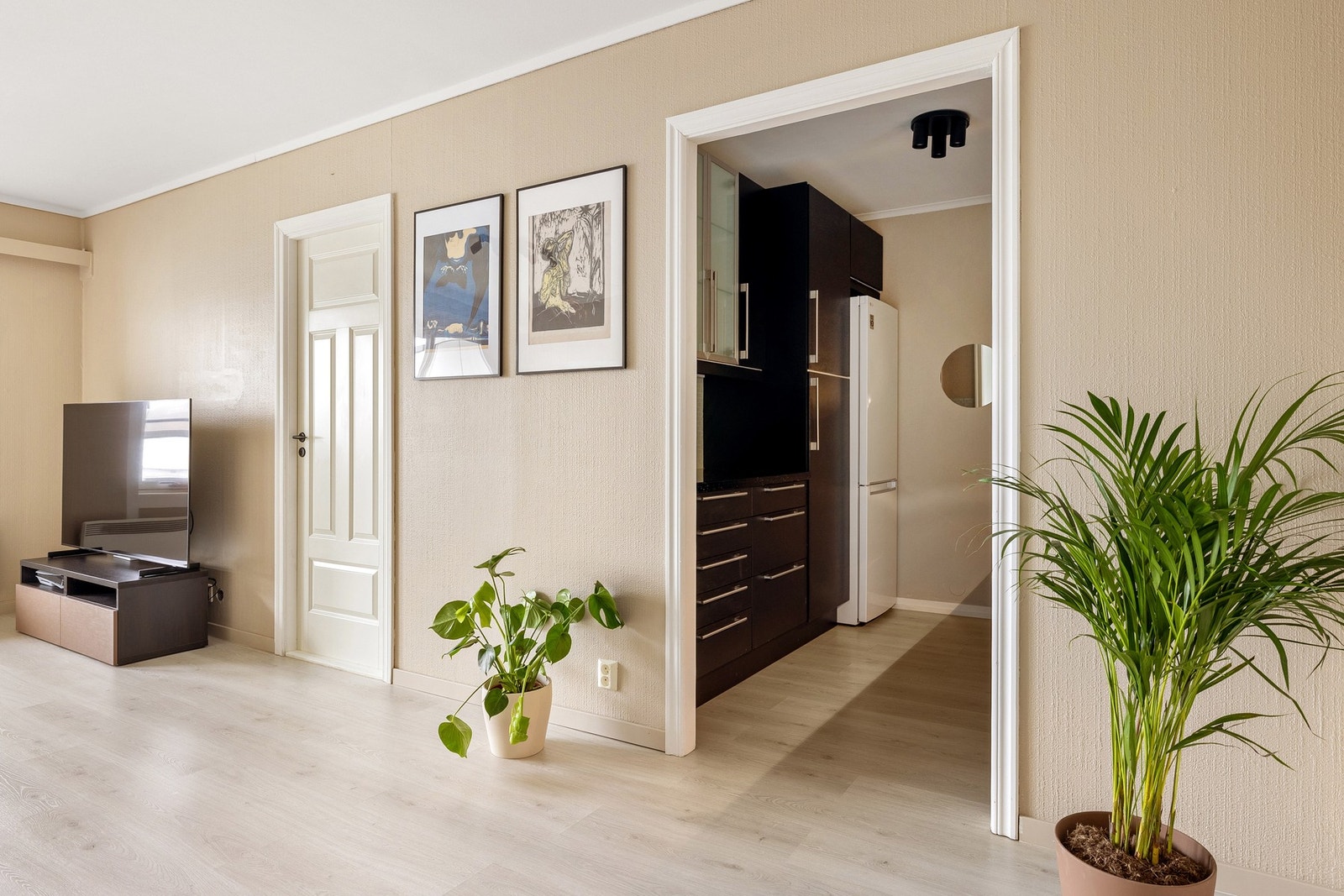 Her får du en delvis åpen/stue kjøkken løsning. Galleribilde