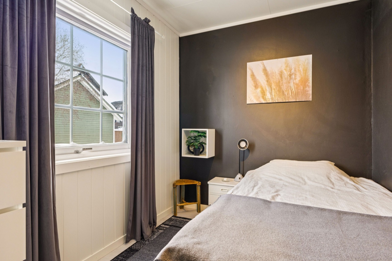 Soverom fire. Galleribilde