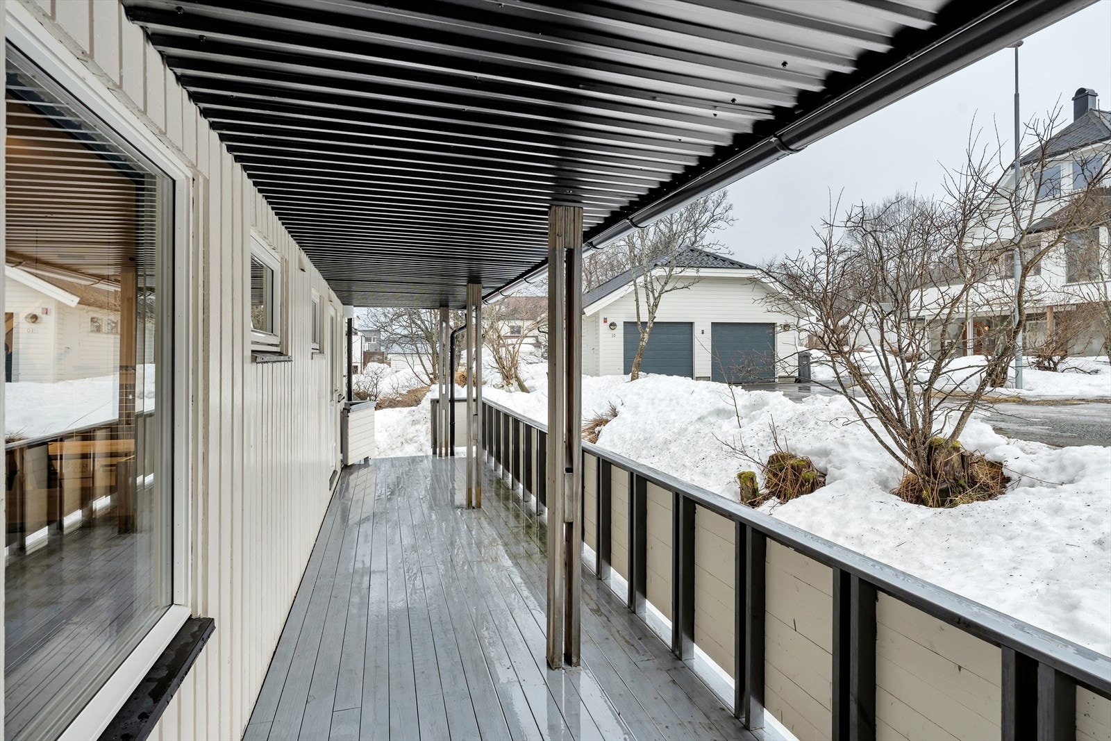 Her har man plass til både sittegruppe og grill Galleribilde