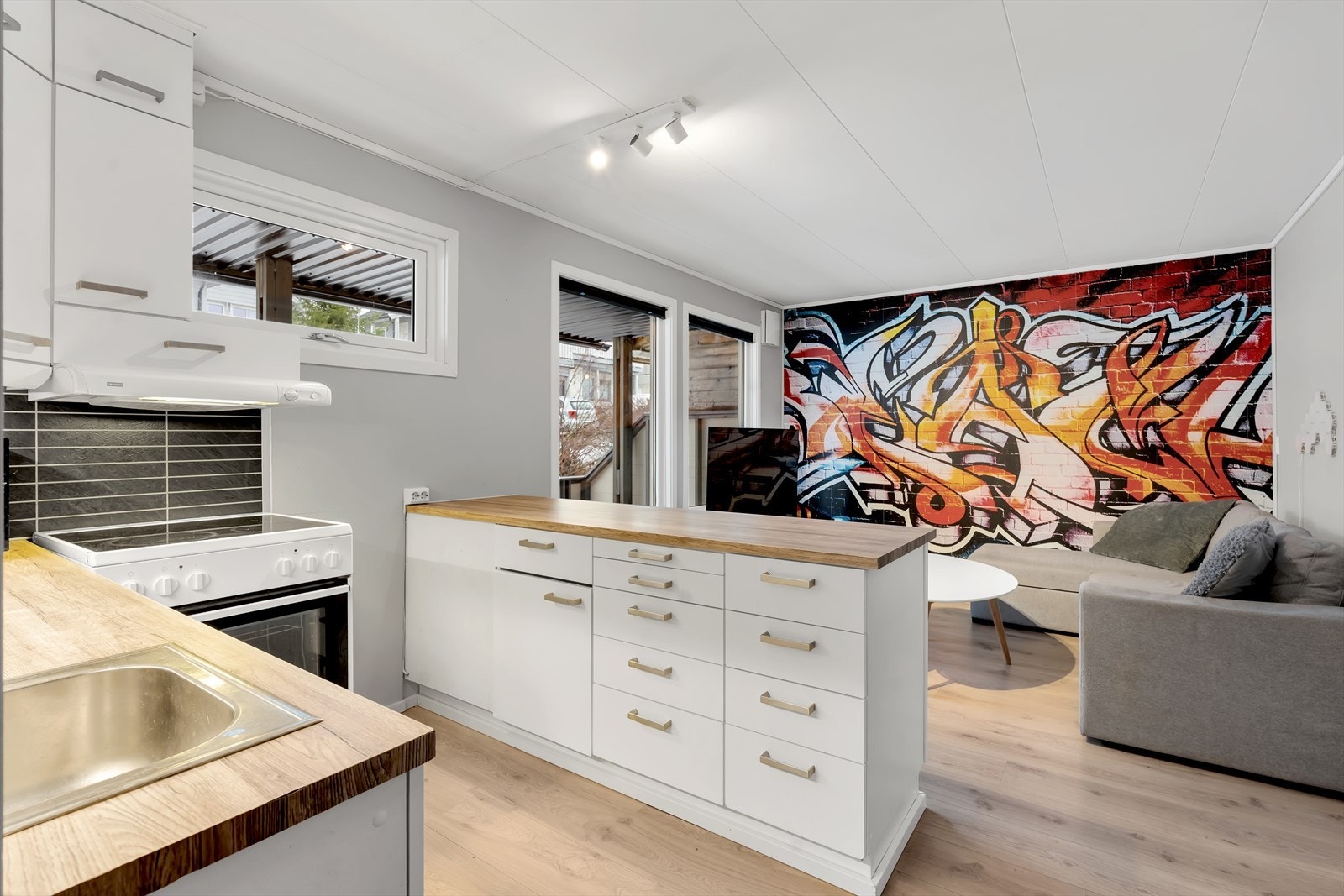 Velkommen til Mekanikervegen 8, en fin 2-roms selveierleilighet med balkong og parkering. Kort veg til UNN/UiT! Galleribilde