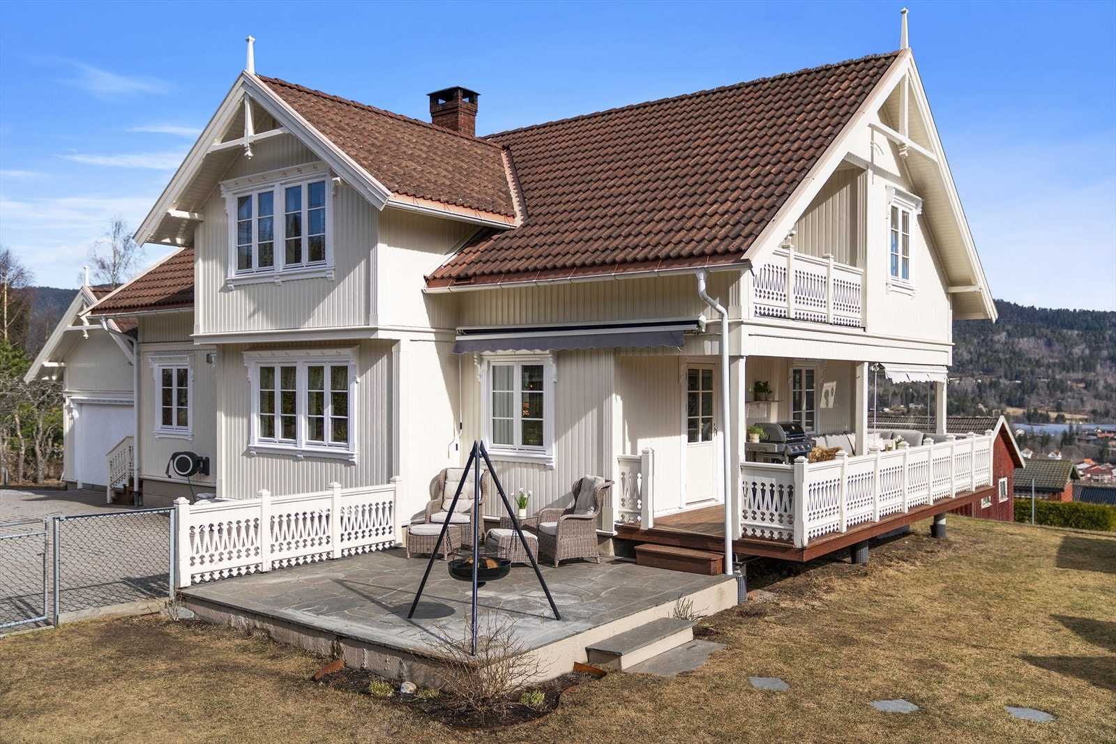 Velkommen til en flott og gjennomført familiebolig med barnevennlig og landlig beliggenhet Galleribilde