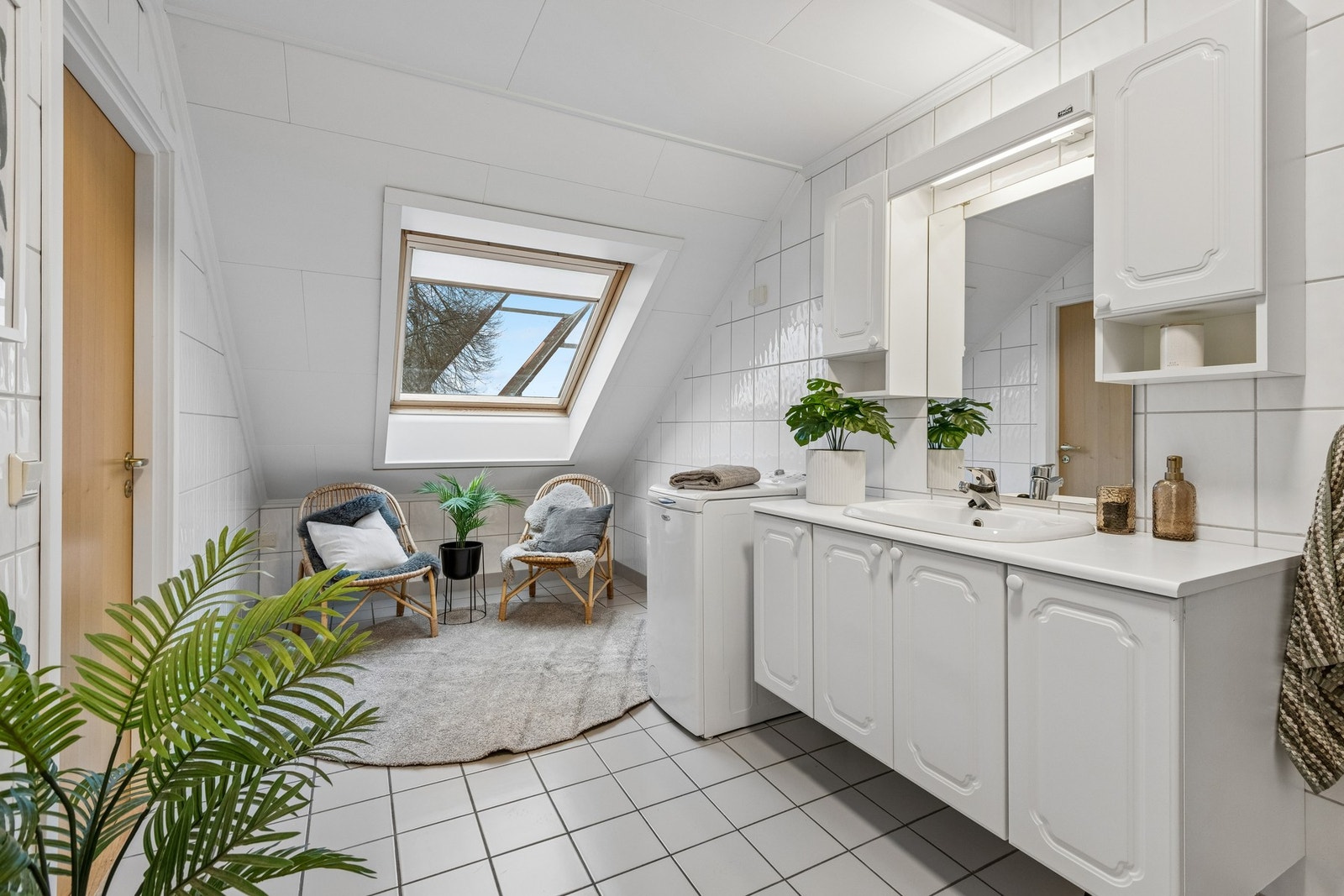 Innenfor badet har man en praktisk bod på ca. 7 kvm. Galleribilde