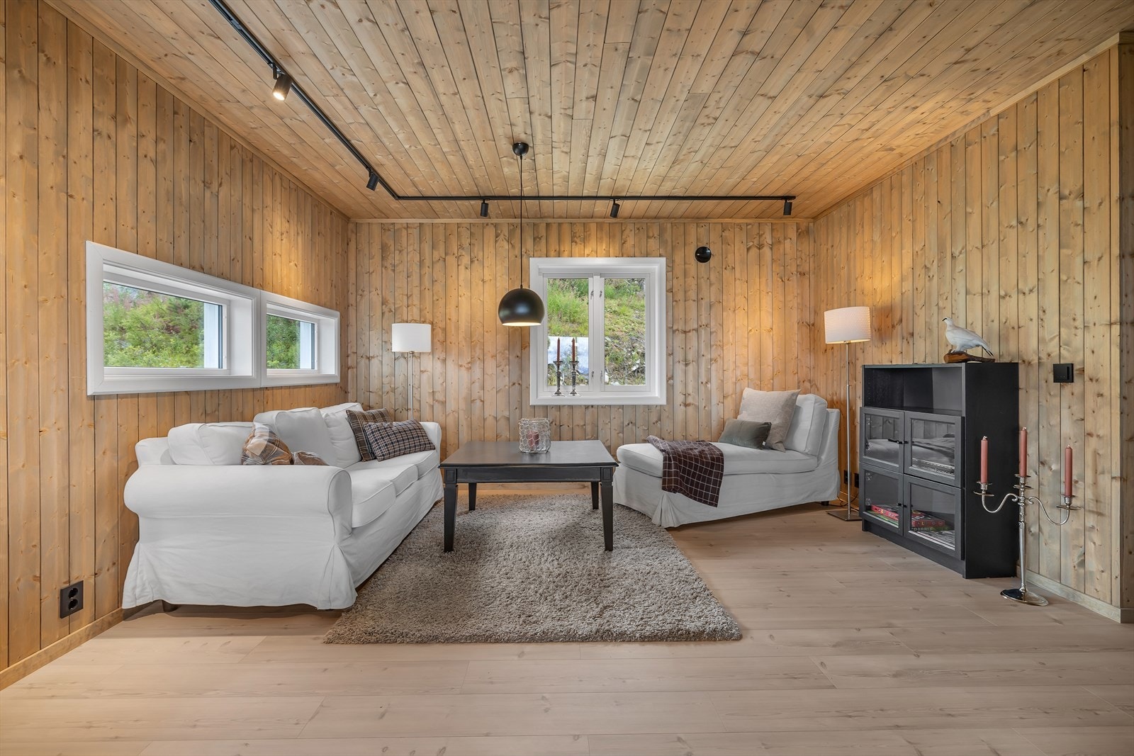 Her er det flere møbleringsmuligheter og vindusflatene slipper inn mye lys. Galleribilde