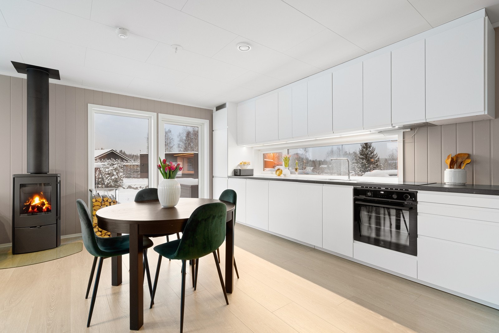 Hyggelig og lun vedovn, som gir en god varme ved kaldere kvelder. Galleribilde