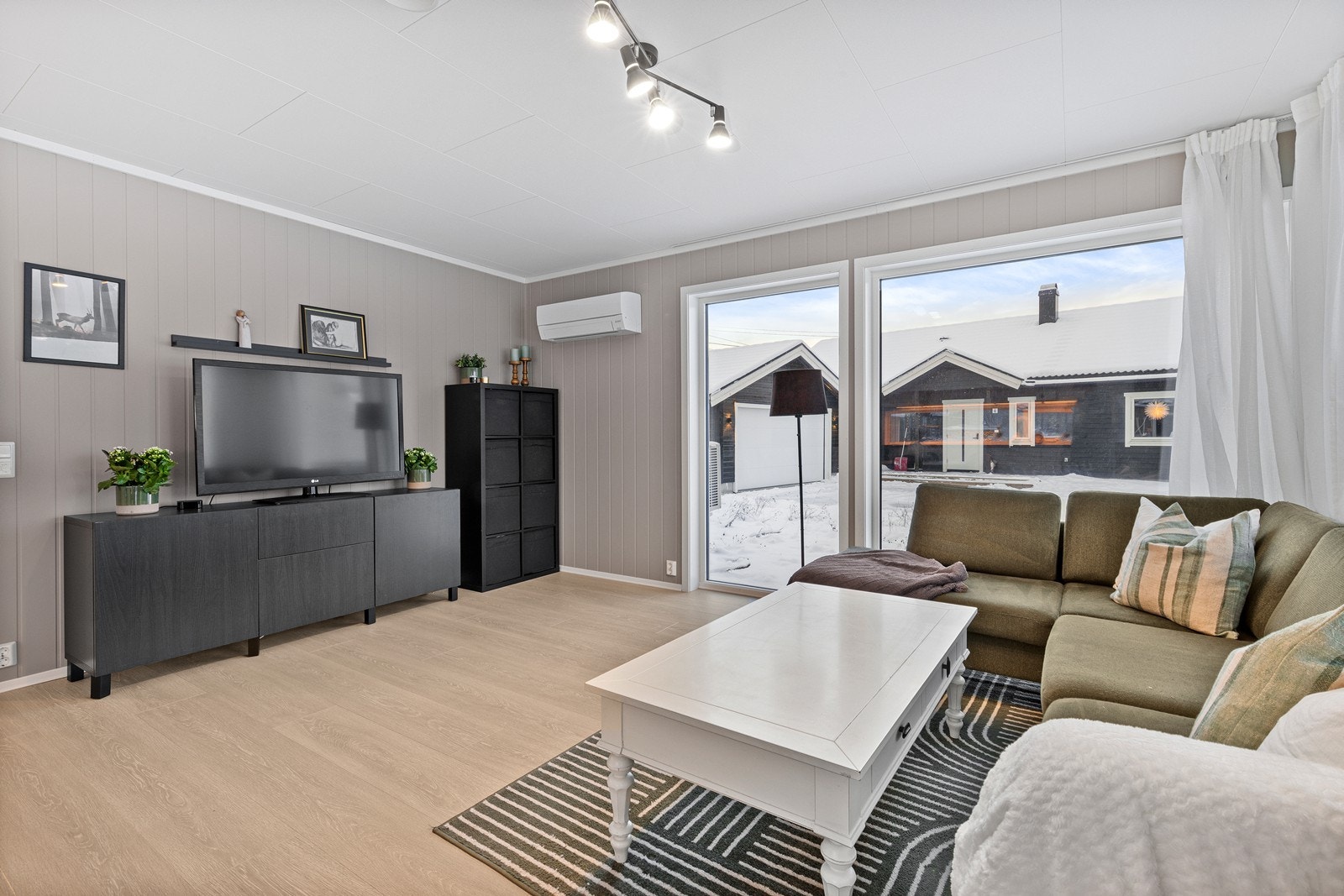 Det er montert varmepumpe i stuen. Galleribilde