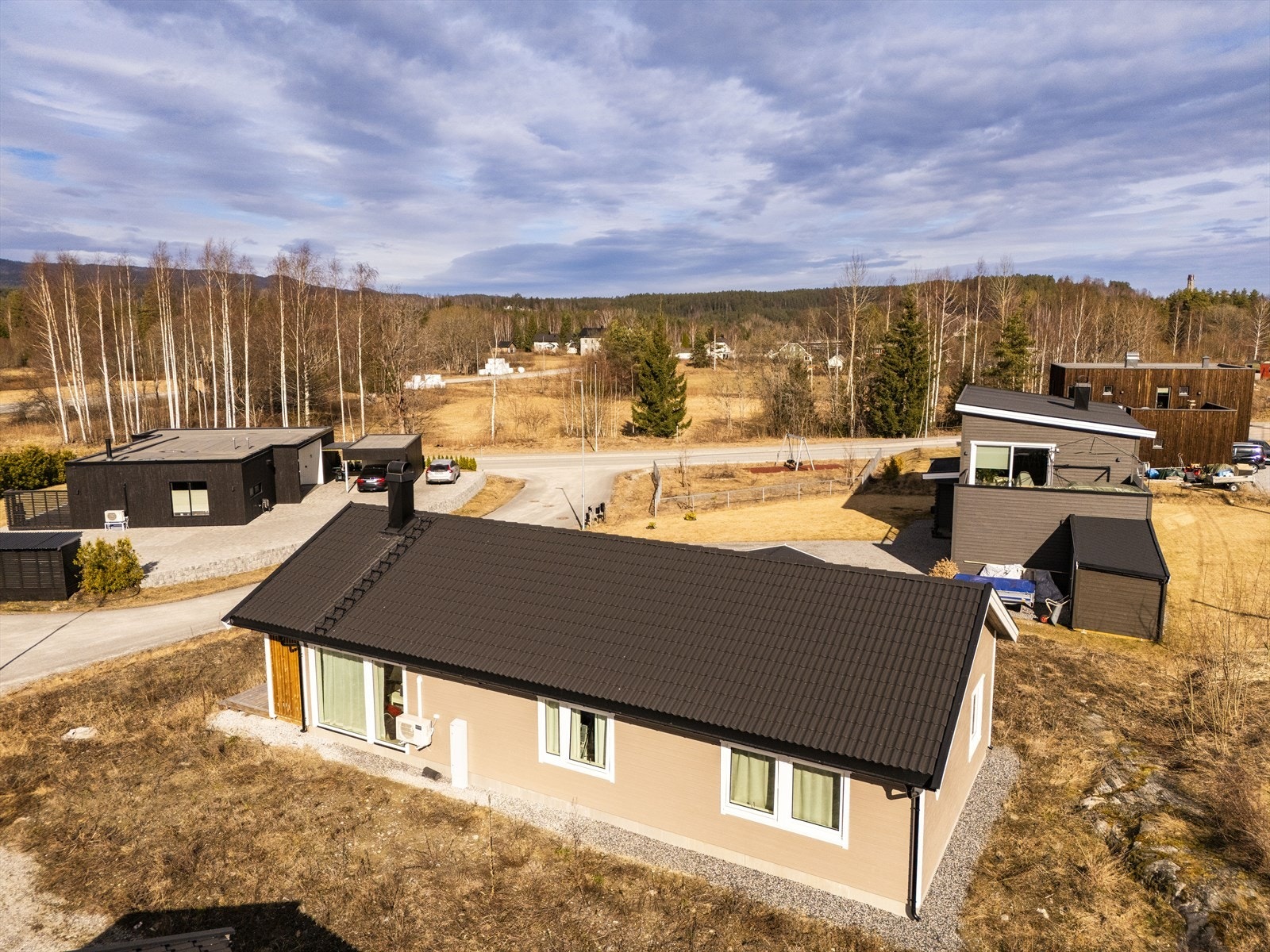 Parkering i egen gruset gårdsplass Galleribilde