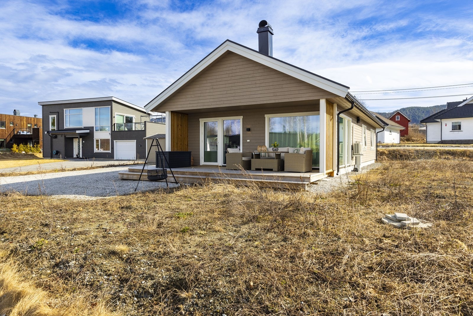 Eiendommen har en flat og lettstelt tomt med stort potensiale. Galleribilde