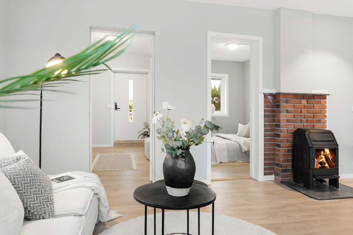 Stue mot entré/hall og soverom. Galleribilde