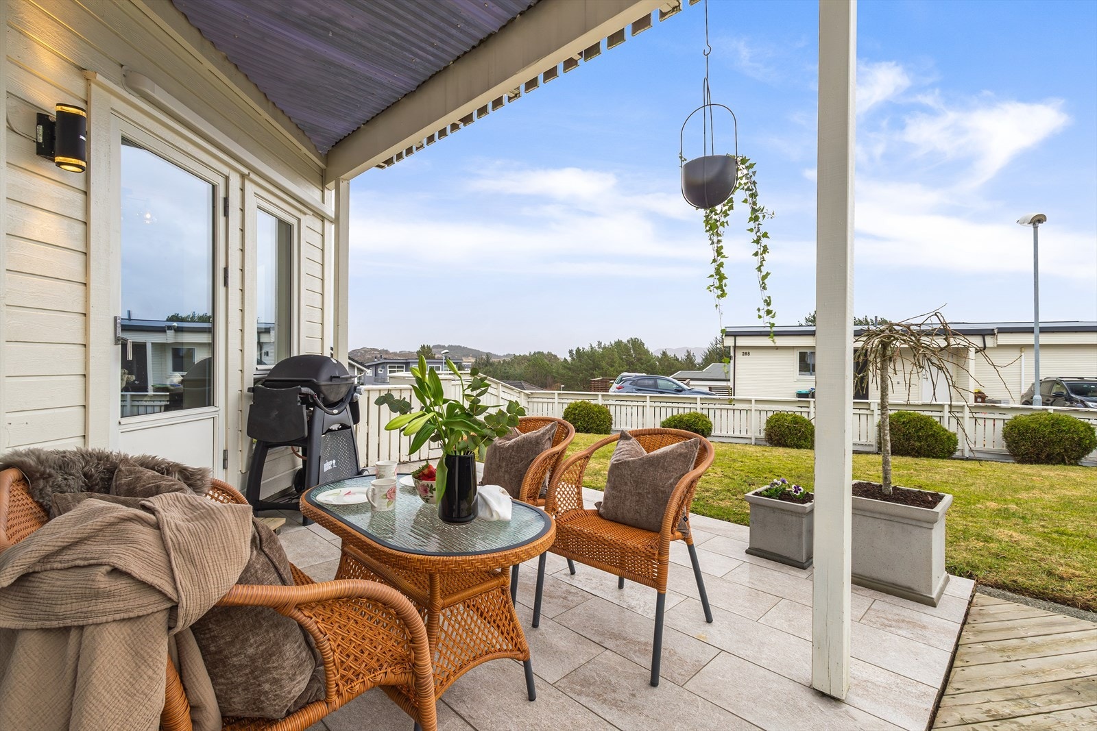 Flislagt uteområde fra 2021 Galleribilde