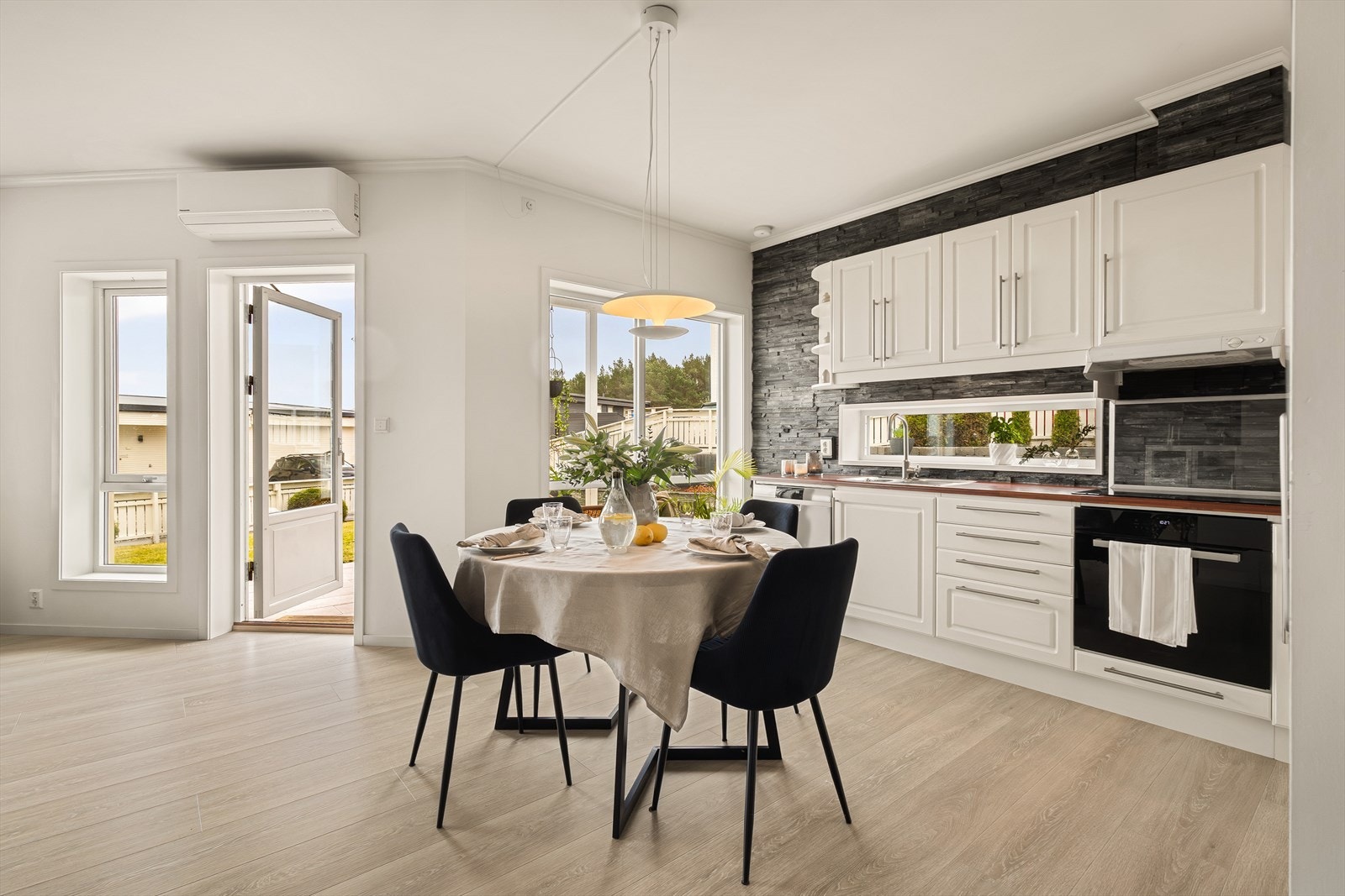 Her får du en flott bolig med gjennomgående pene overflater og en god planløsning. Galleribilde