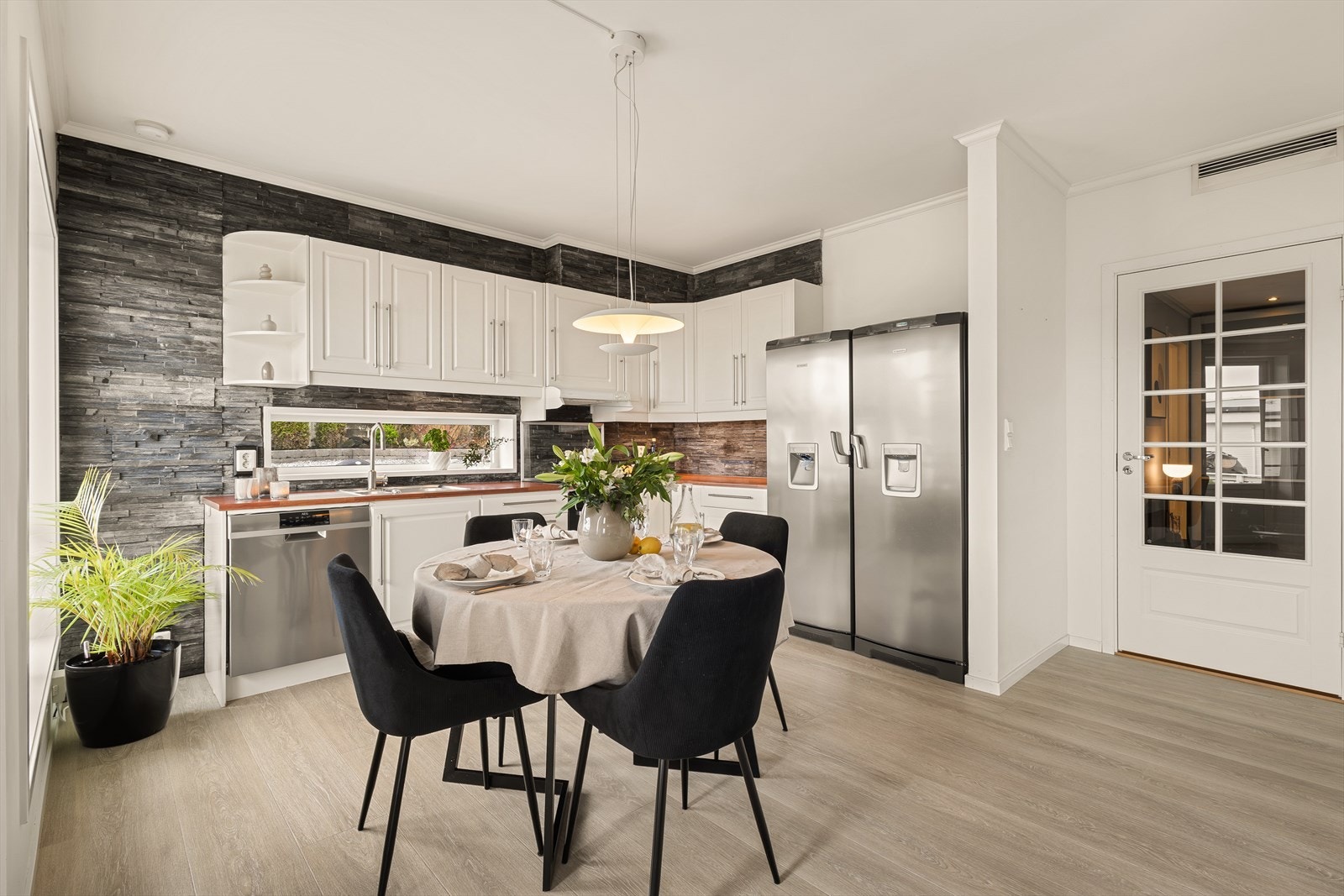 God plass til spisebord Galleribilde