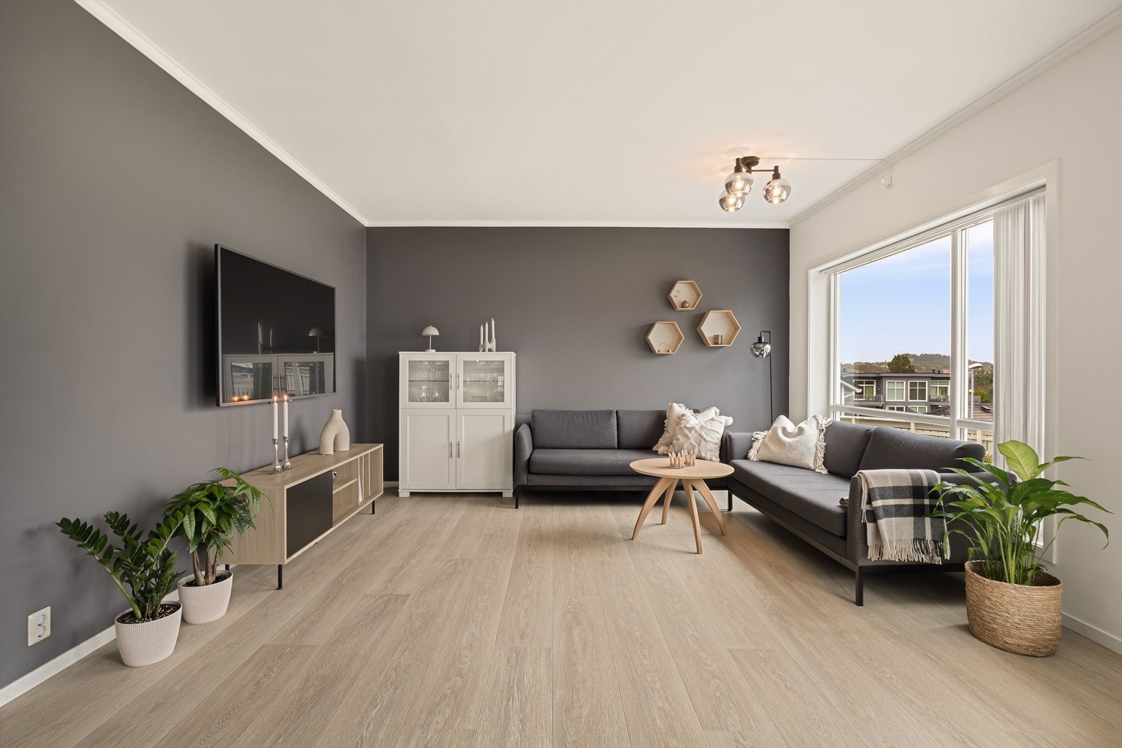 Oppholdsrommet måler 32,6 m². Galleribilde