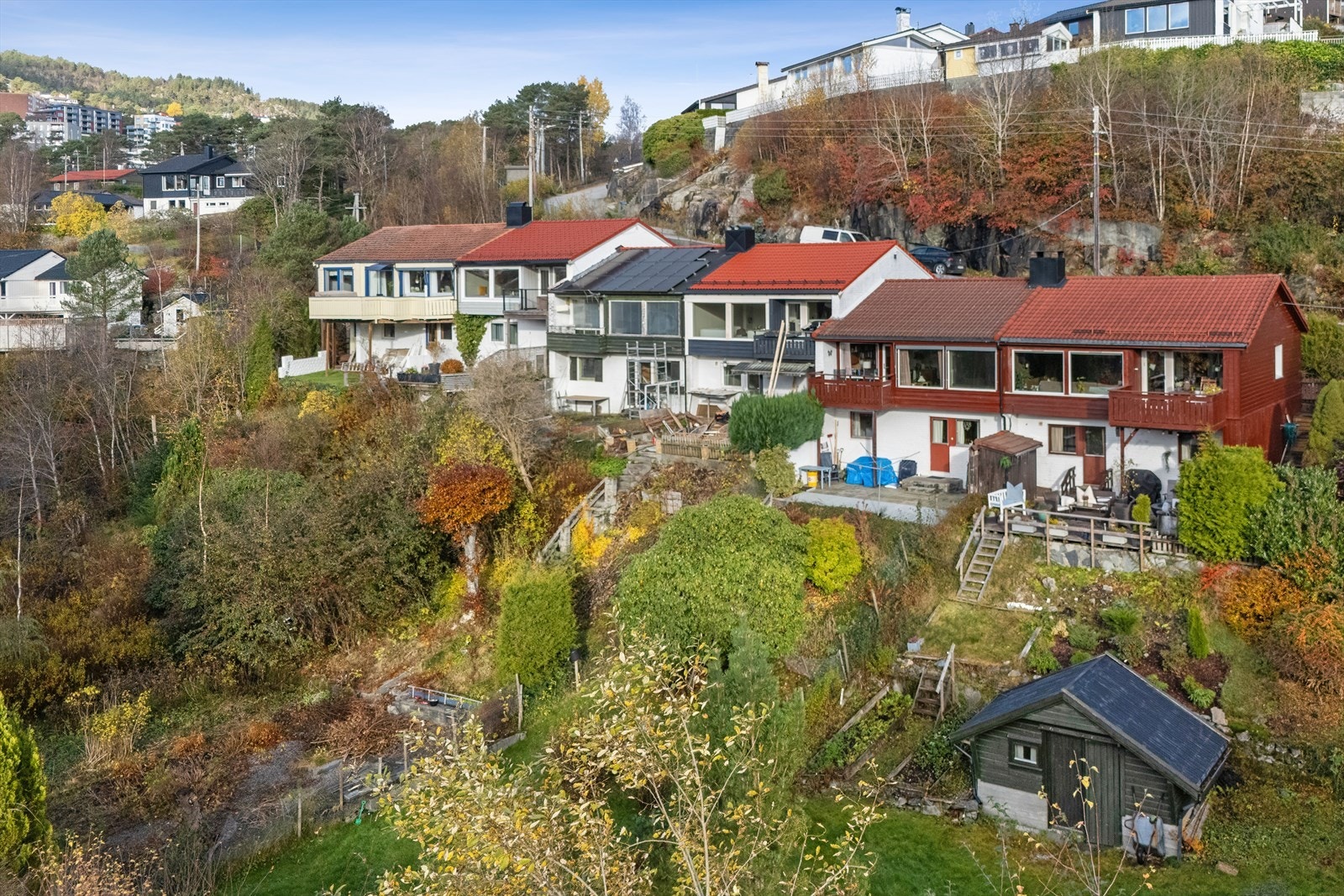 Alt i alt er dette en attraktiv beliggenhet som kombinerer nærhet til byens fasiliteter med gode rekreasjonsmuligheter og et trygt bomiljø. Galleribilde