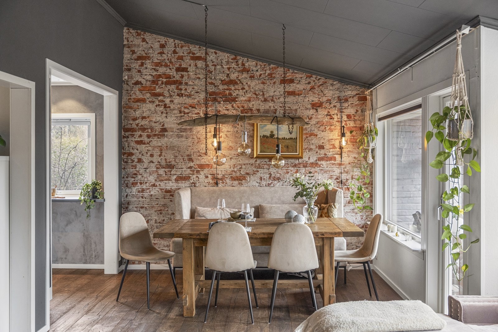 Karl Filip Kjørstad Falch og Frida Osberg v/DNB Eiendom har gleden av å presentere Fossekleiva 9! Galleribilde