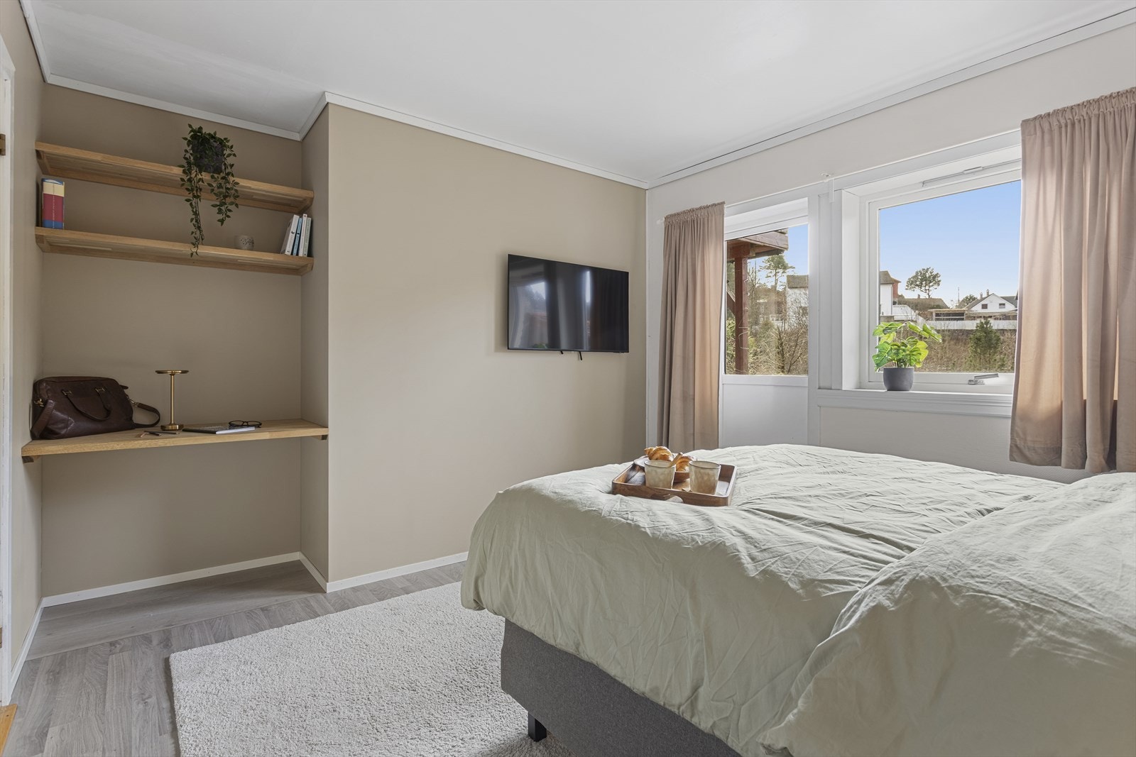 Det er gjennomgående bruk av tidløse og tidsriktige fargetoner, som gir et gjennomført preg. Galleribilde